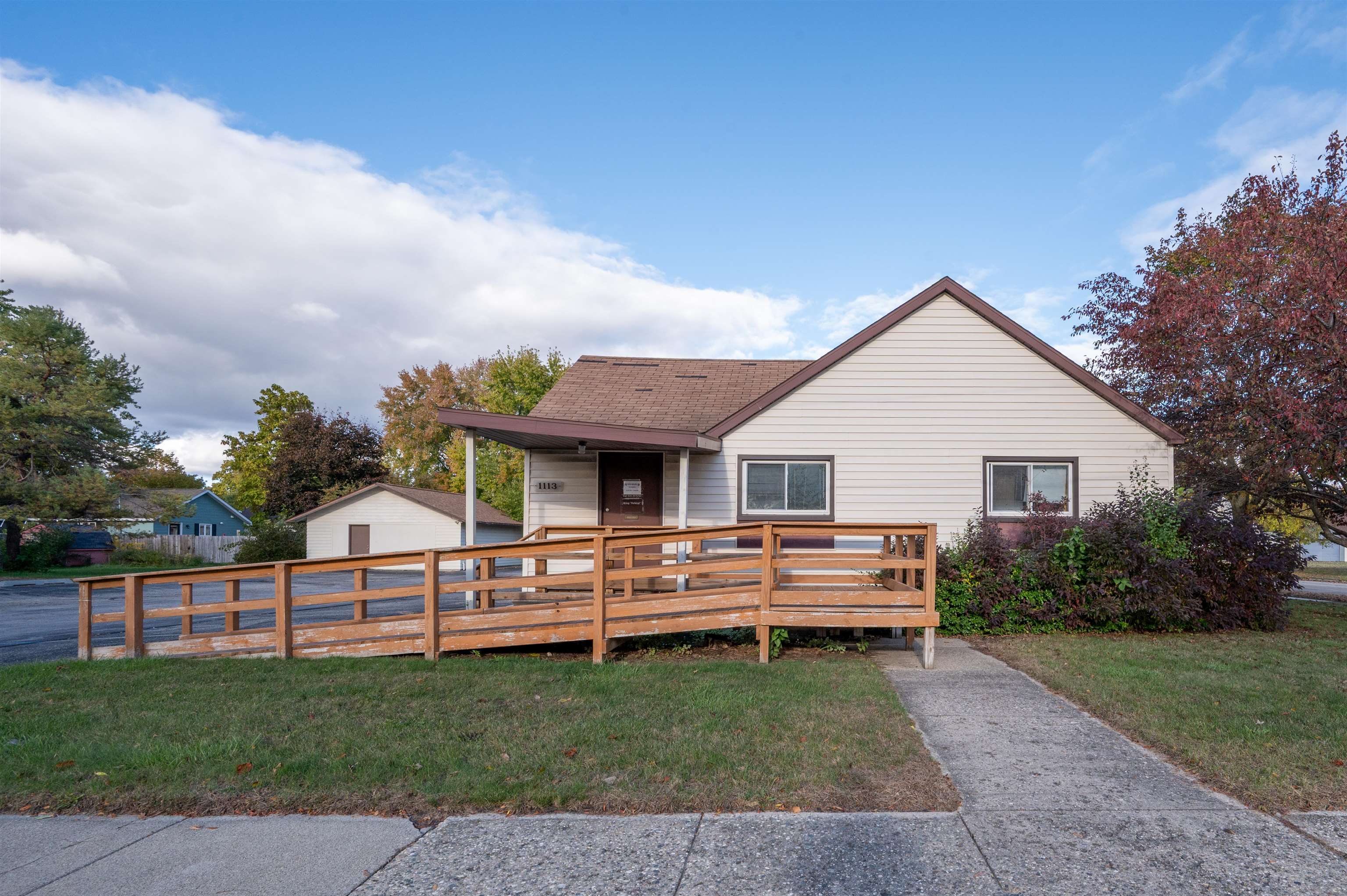 1113 E Carpenter Roads Property Photo 1