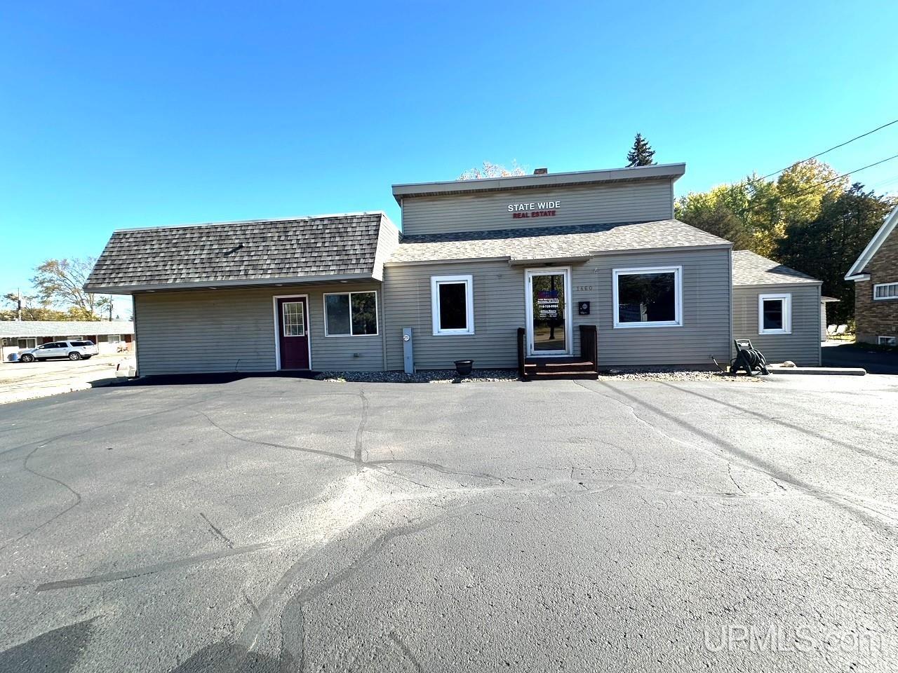 1460 Marinette Avenue Property Photo 1