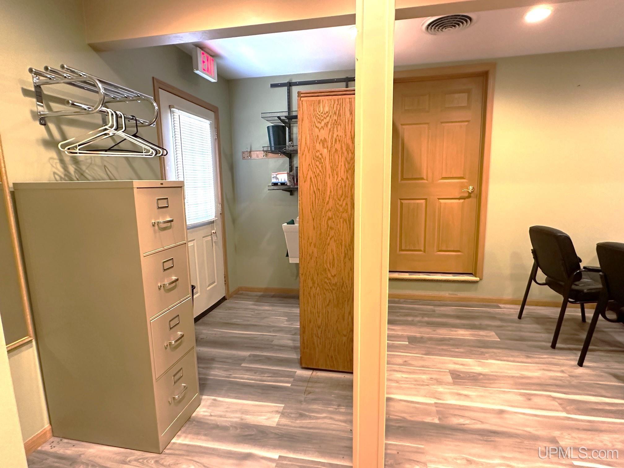 1460 Marinette Avenue Property Photo 8
