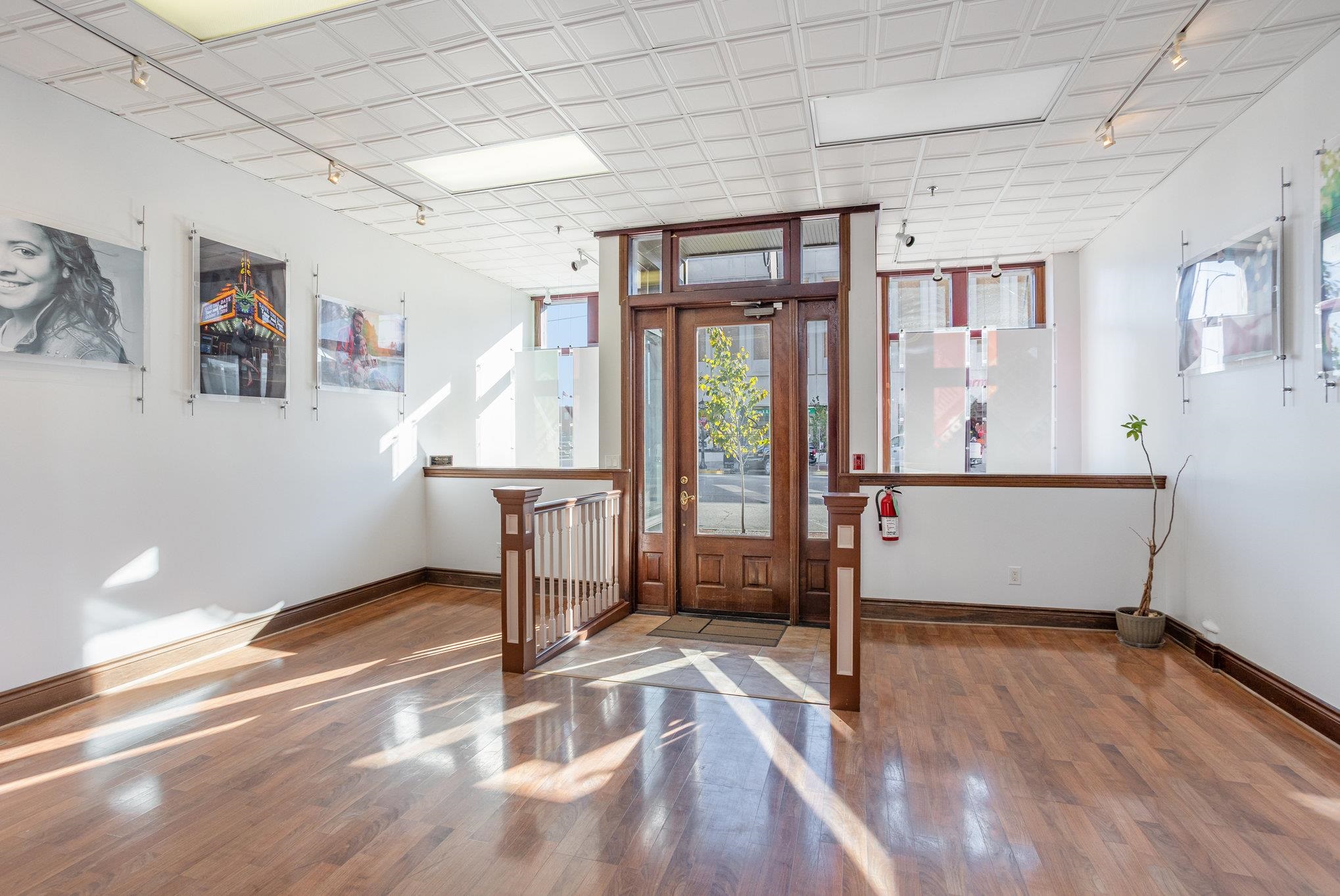 317 Center Avenue Property Photo 4