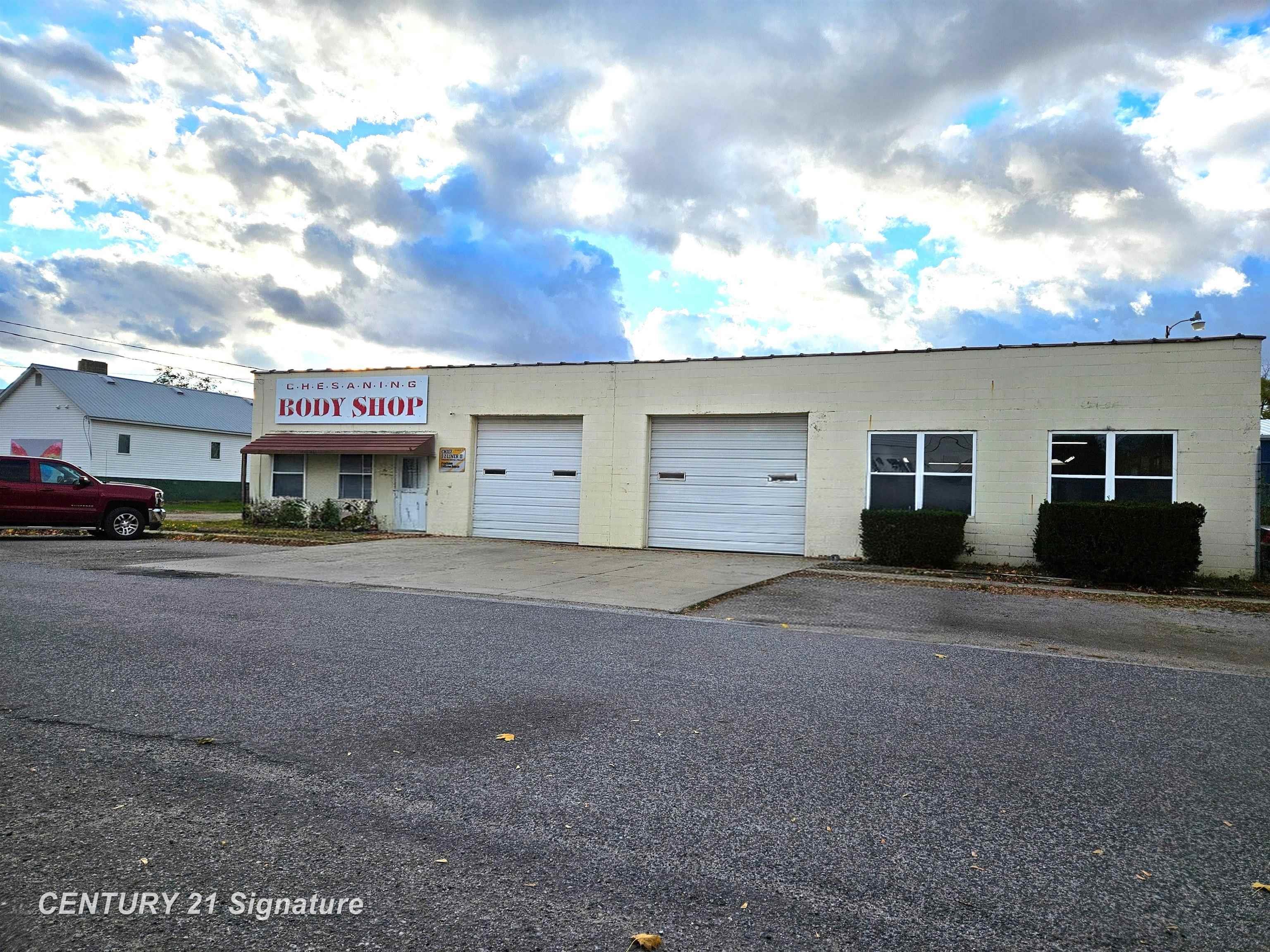 205 N Wood Street Property Photo 1