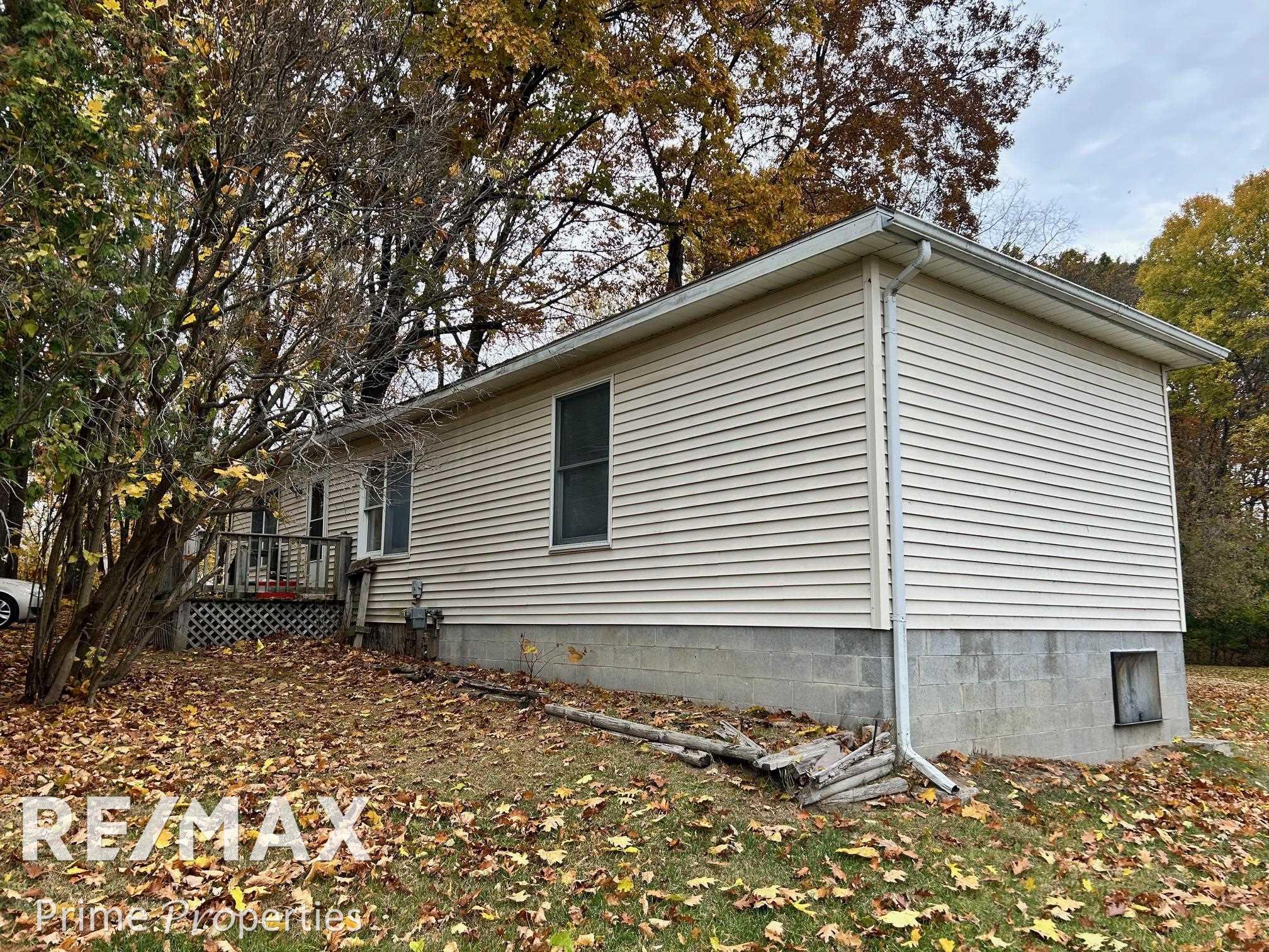 7152 Russell Street Property Photo 4
