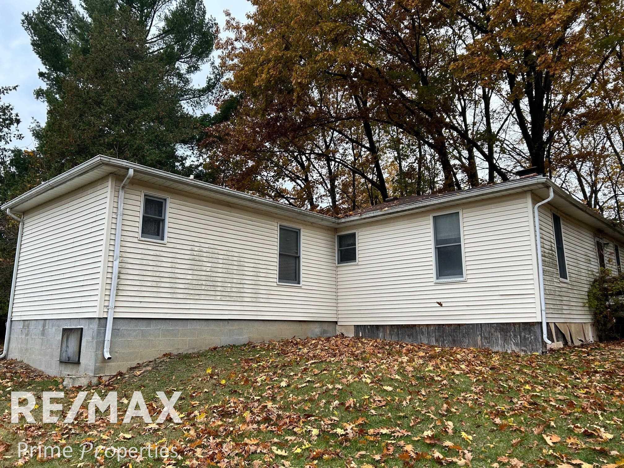 7152 Russell Street Property Photo 5