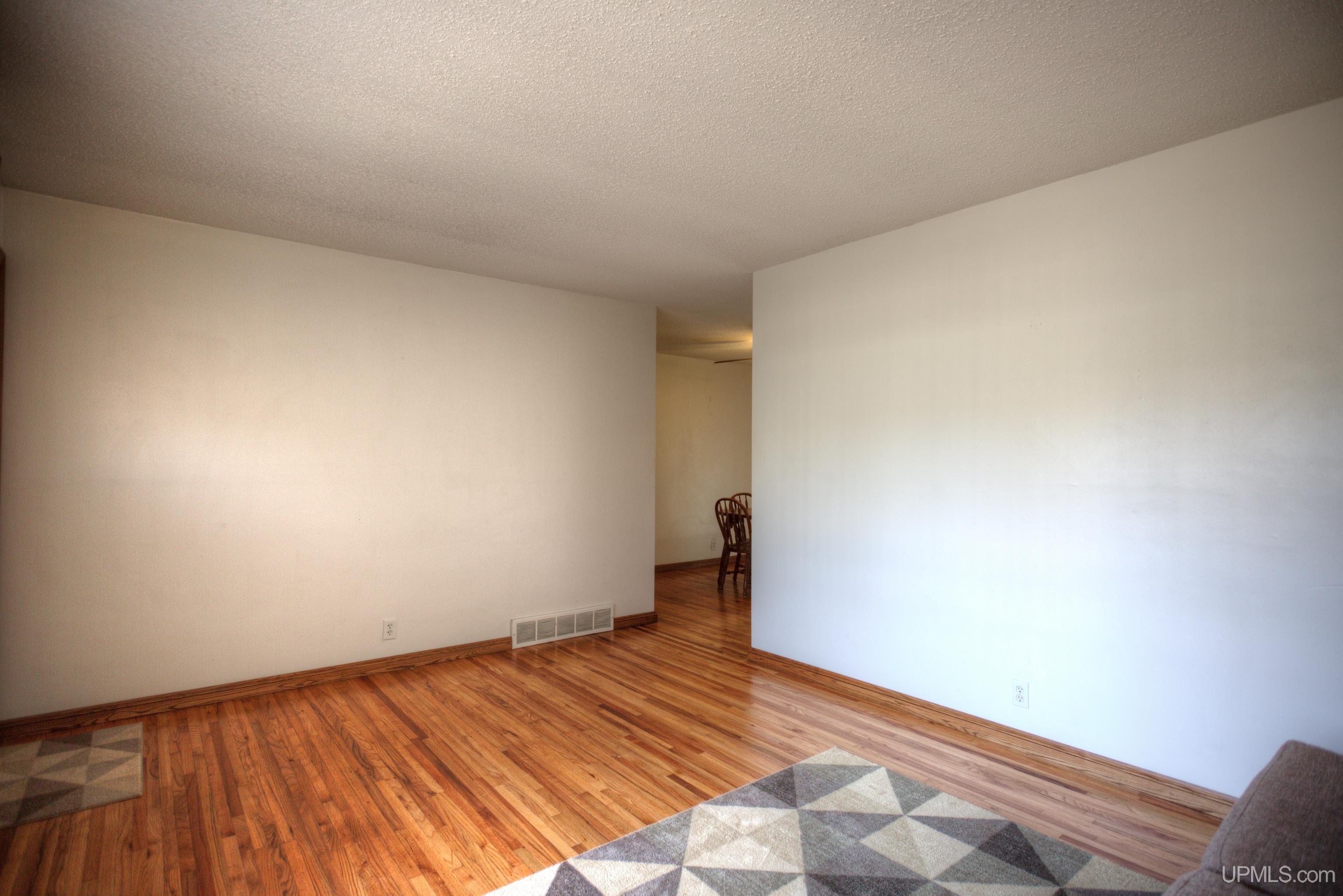 817 Margaret Street Property Photo 7