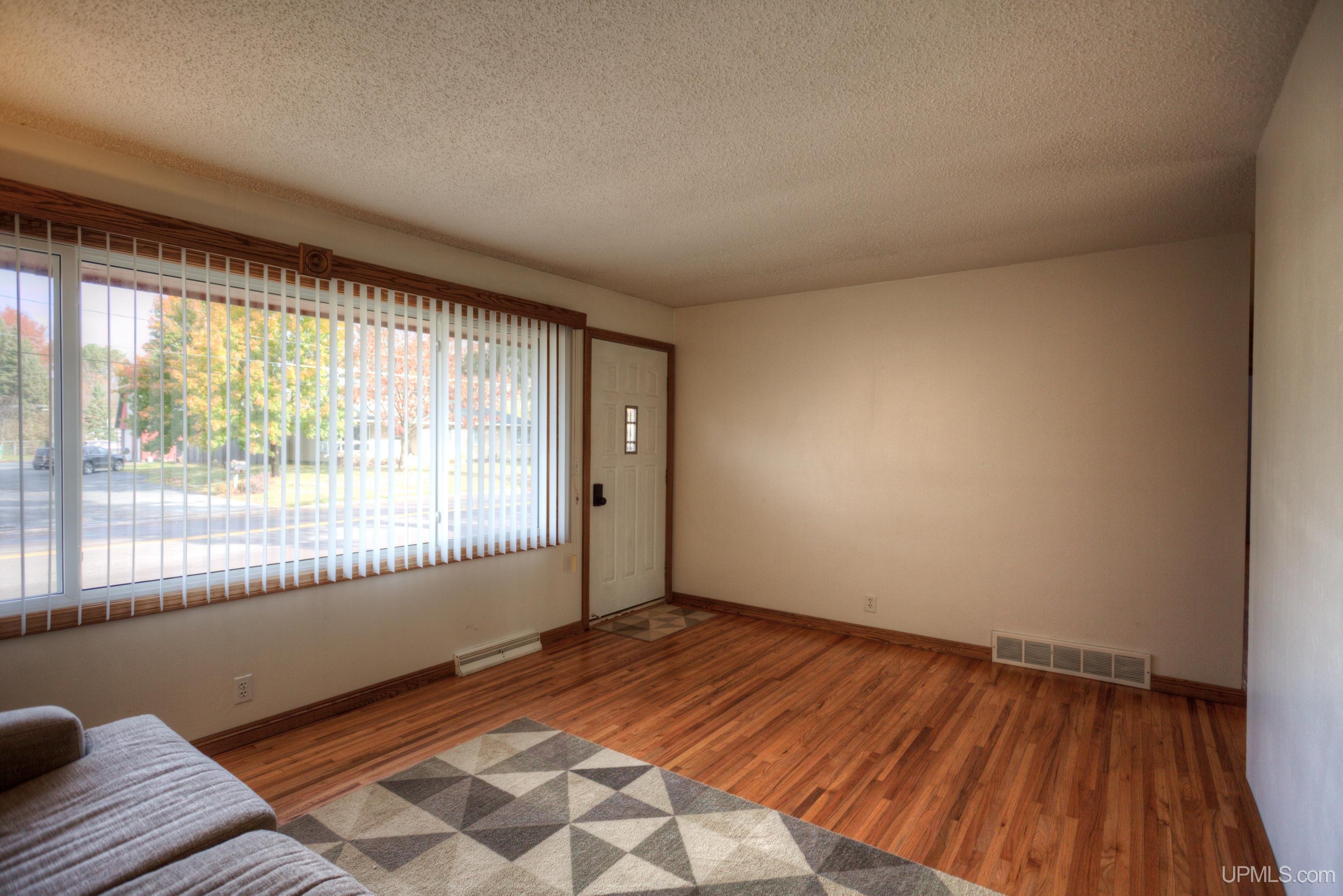 817 Margaret Street Property Photo 8