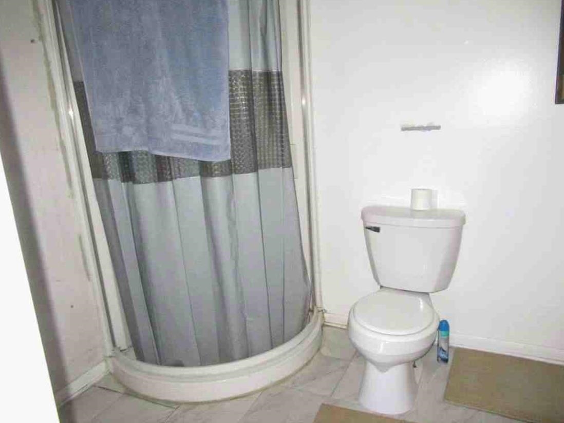 508 E Grove Street Property Photo 8