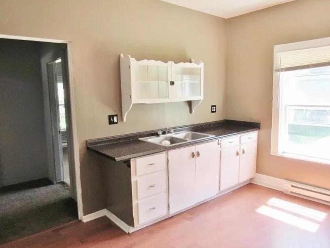 508 E Grove Street Property Photo 11