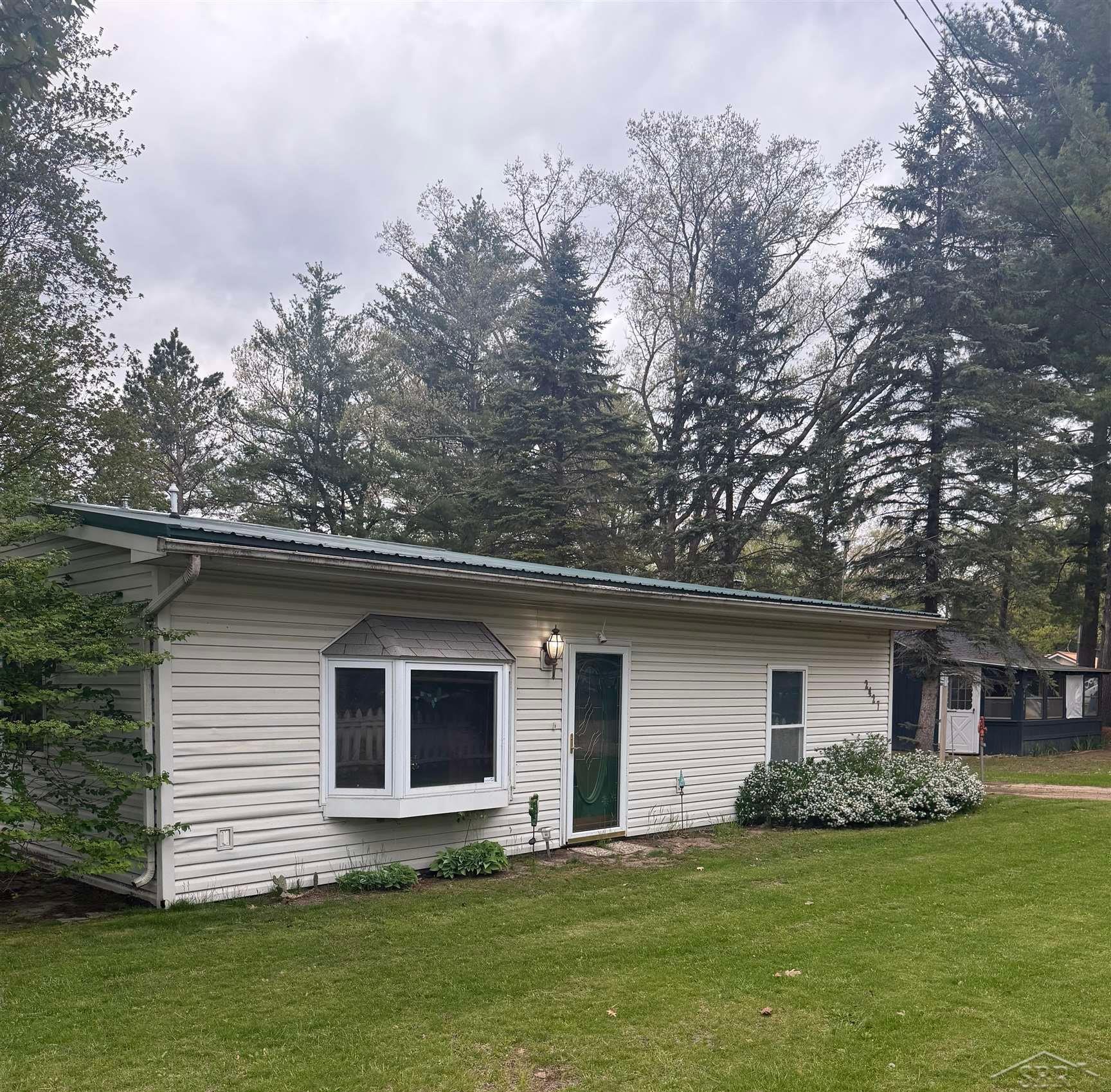 2427 Courtney Drive Property Photo 1