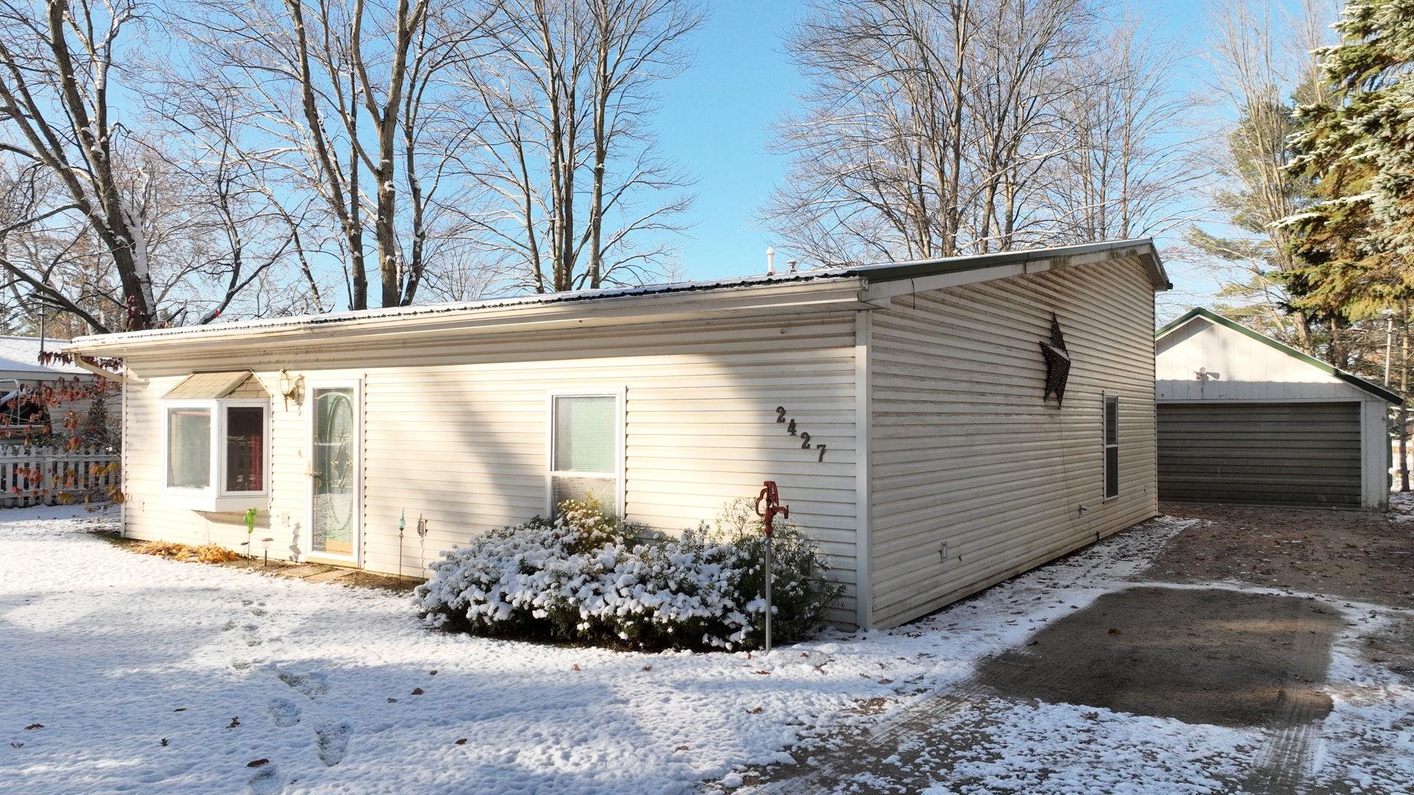 2427 Courtney Drive Property Photo 1