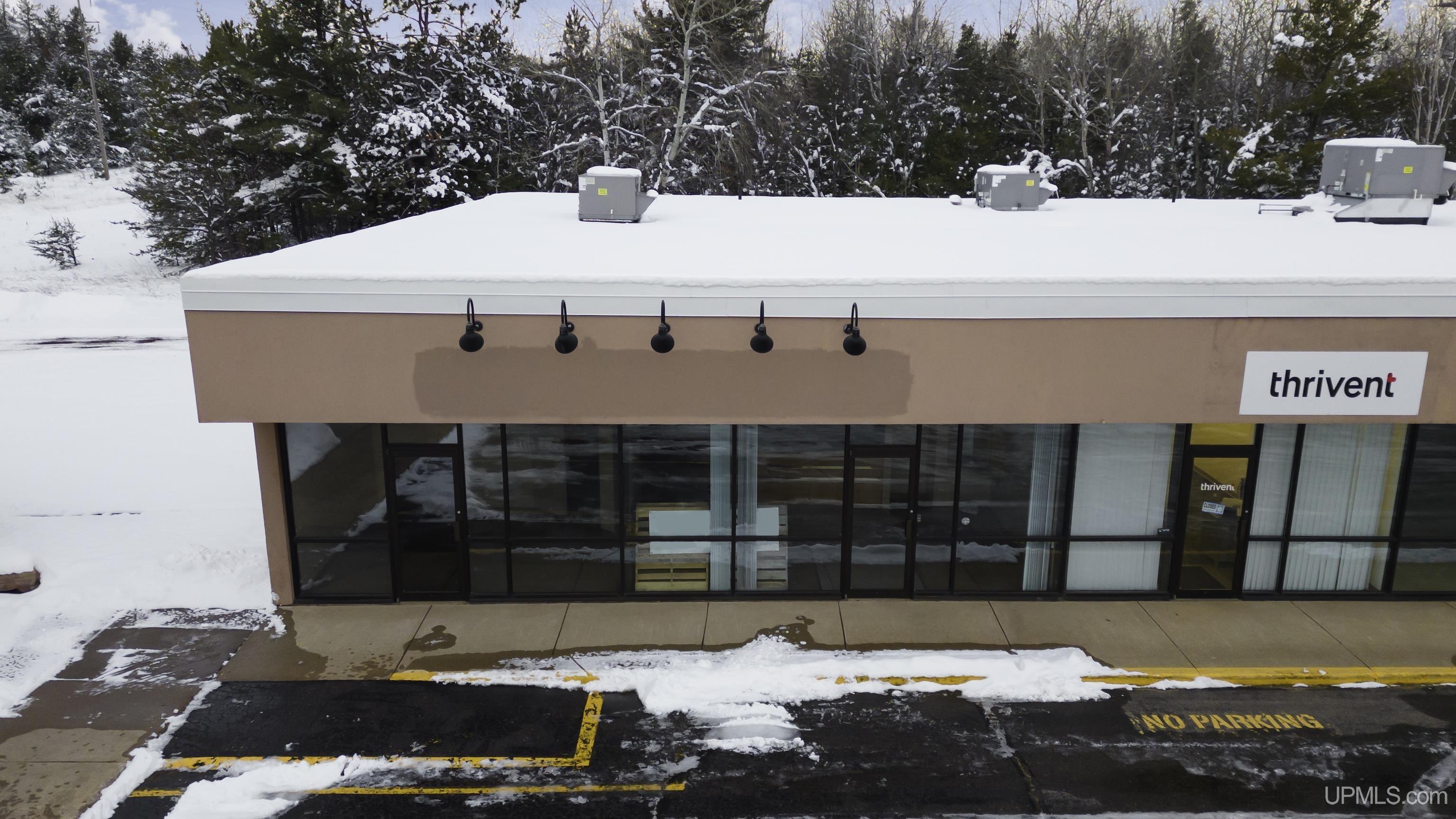 1366 Us41 Highway Property Photo 1