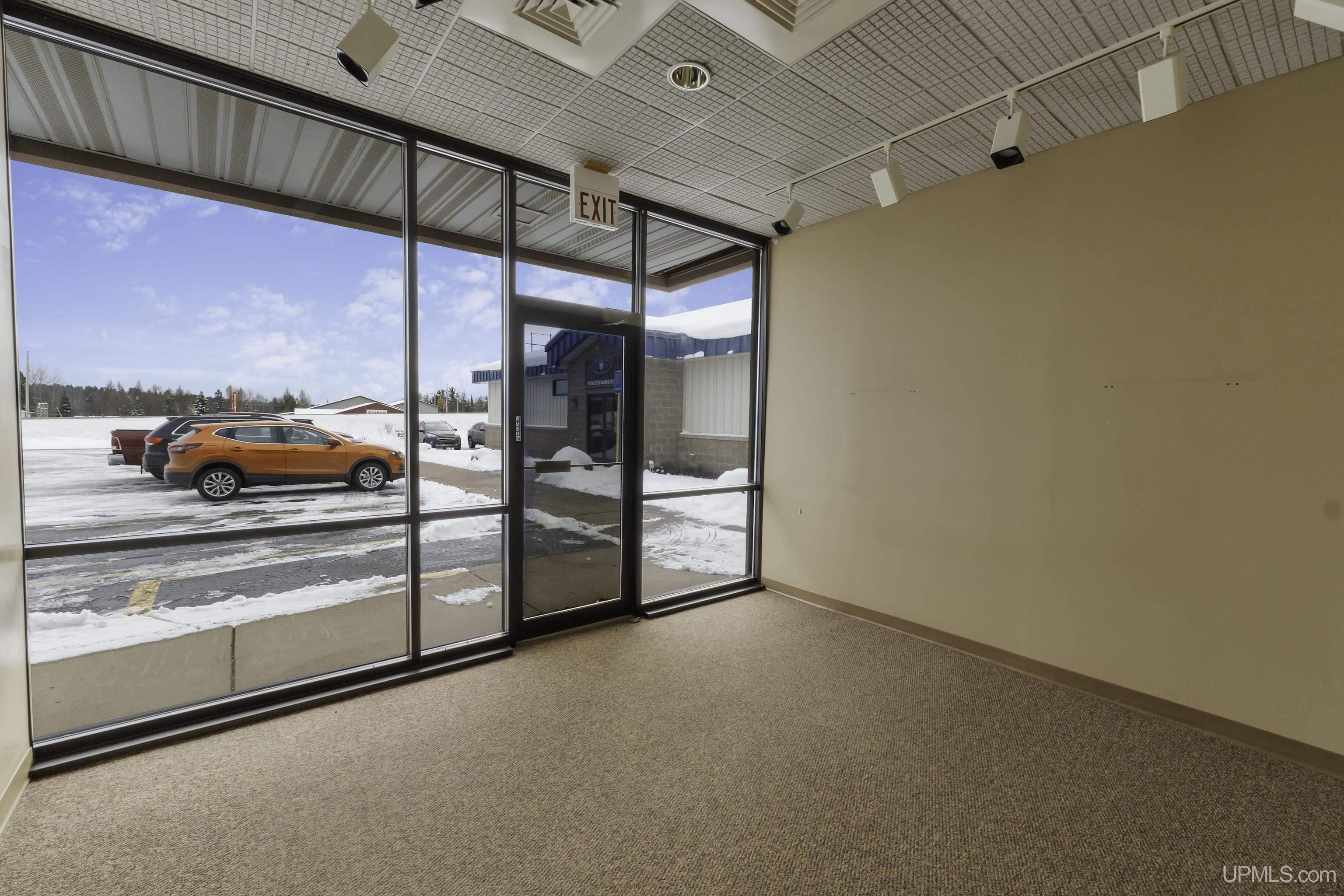 1366 Us41 Highway Property Photo 7