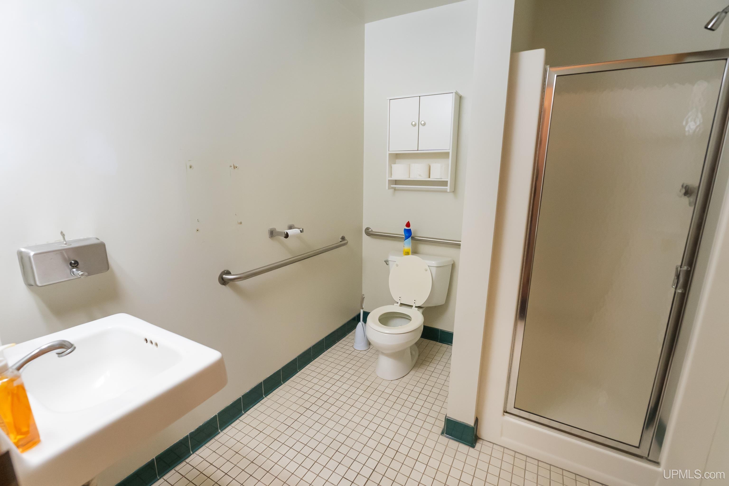 1366 Us41 Highway Property Photo 17
