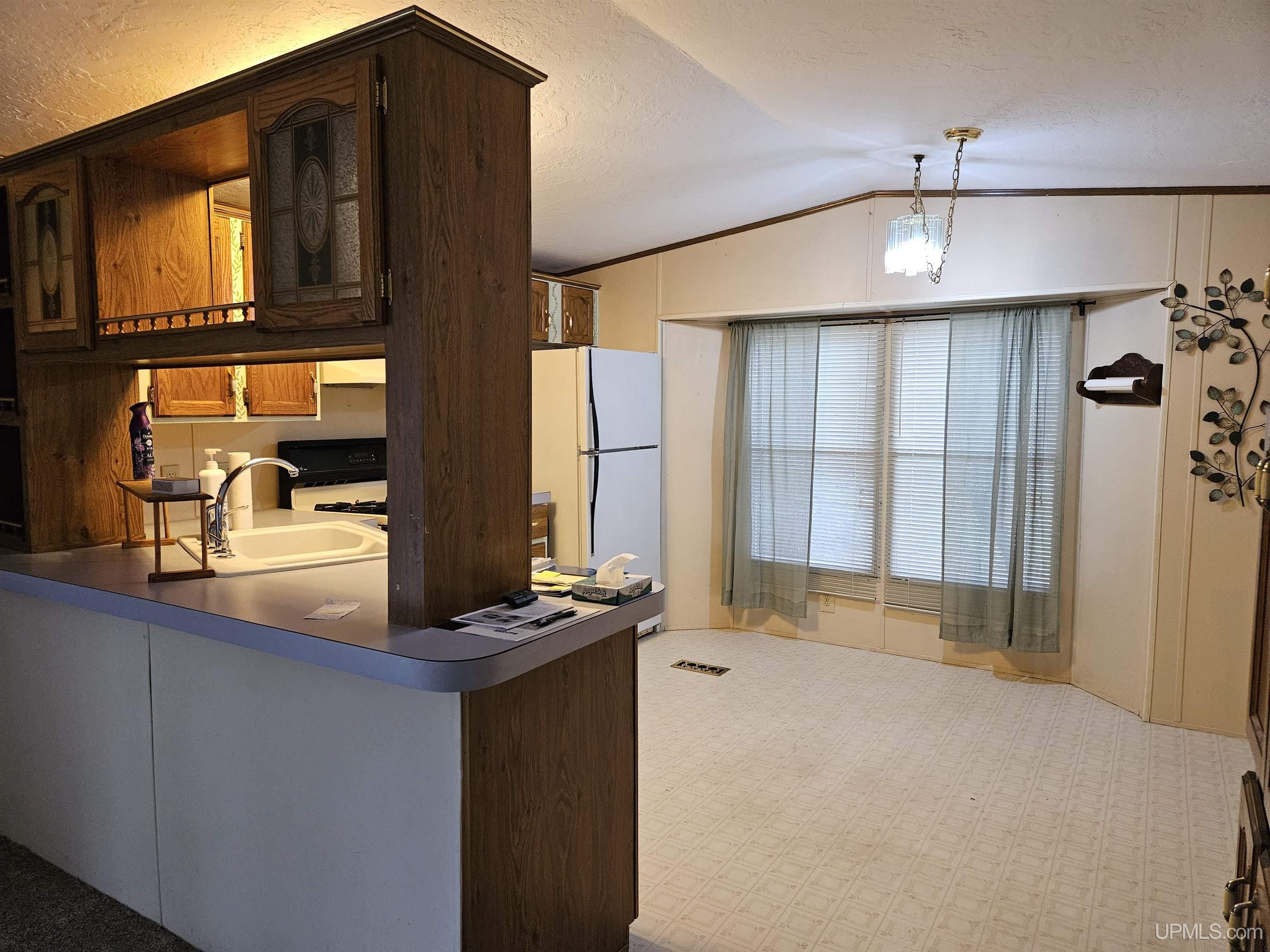 270 Sheridan Avenue Property Photo 12