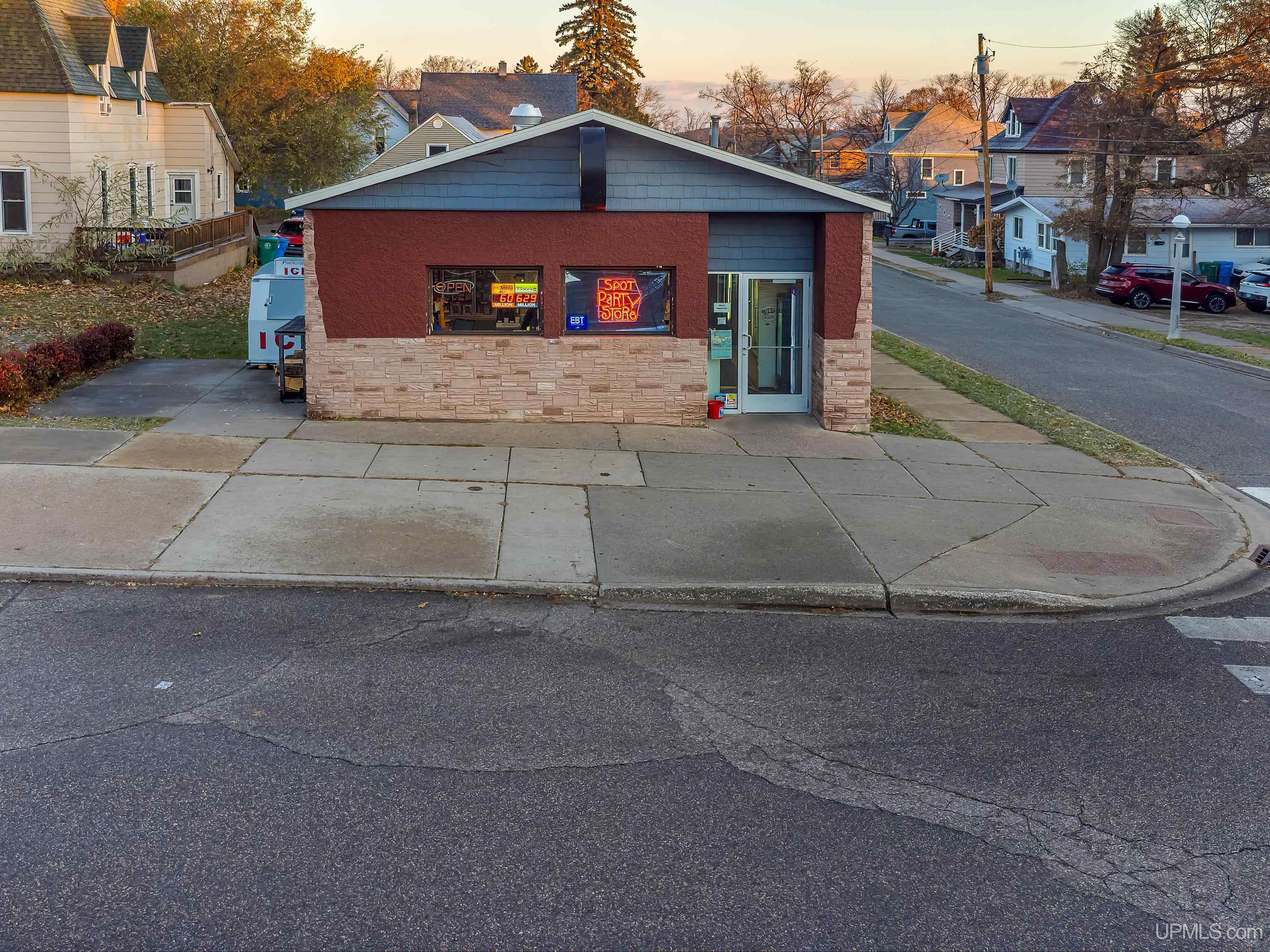 127 E Hewitt Avenue Property Photo 3