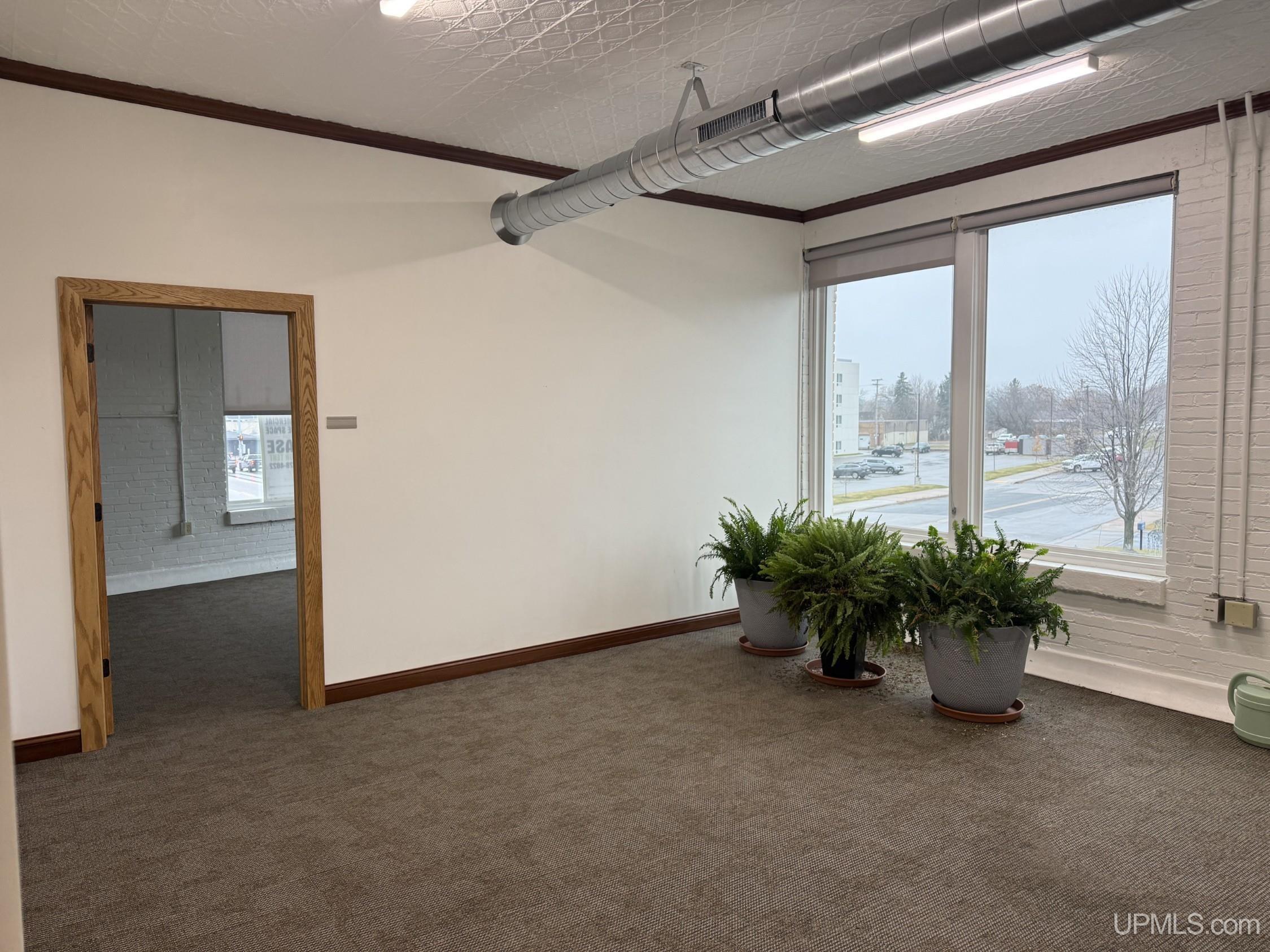127 S Stephenson Avenue Property Photo 3