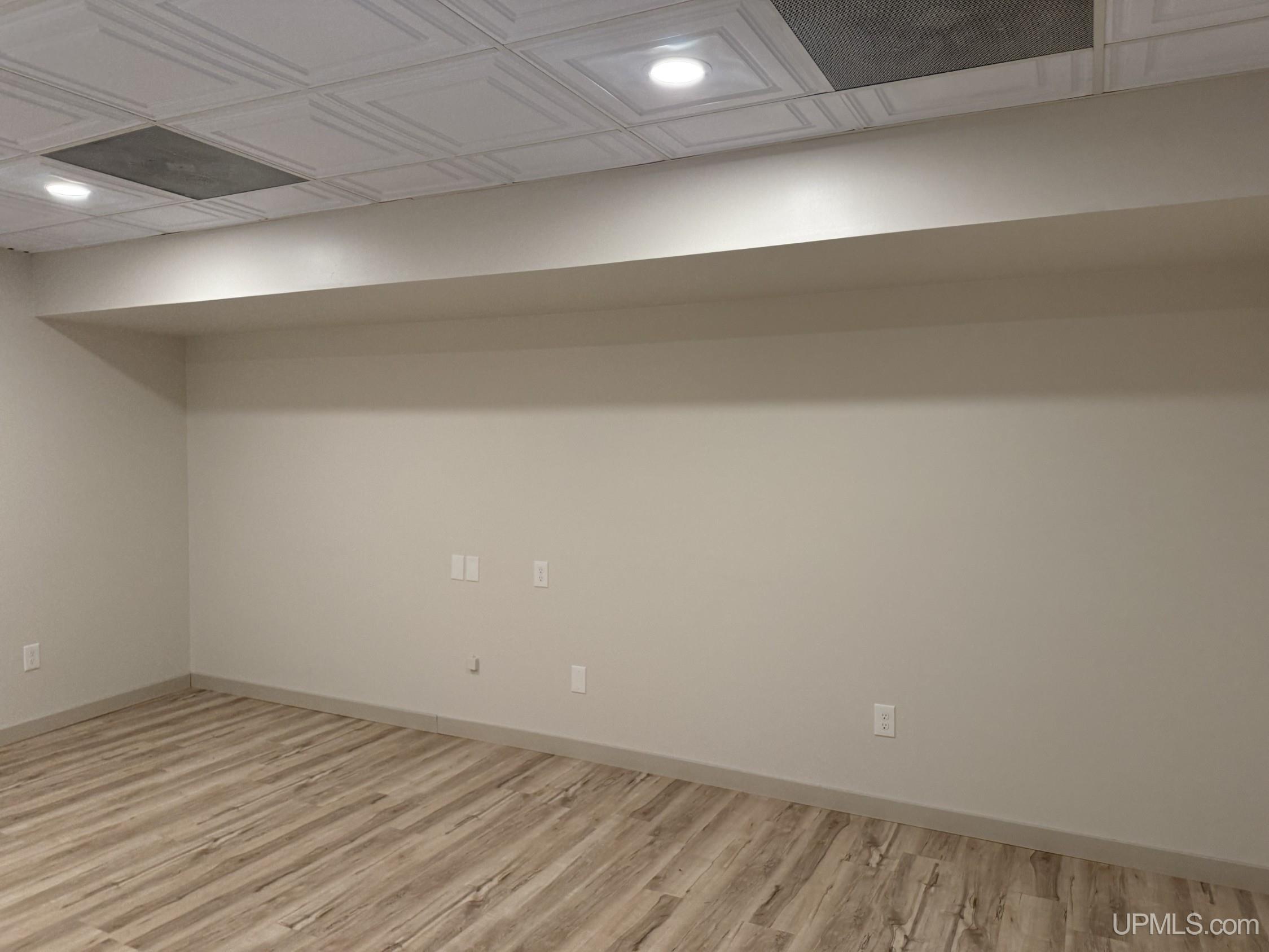 333 S Stephenson Avenue Property Photo 6