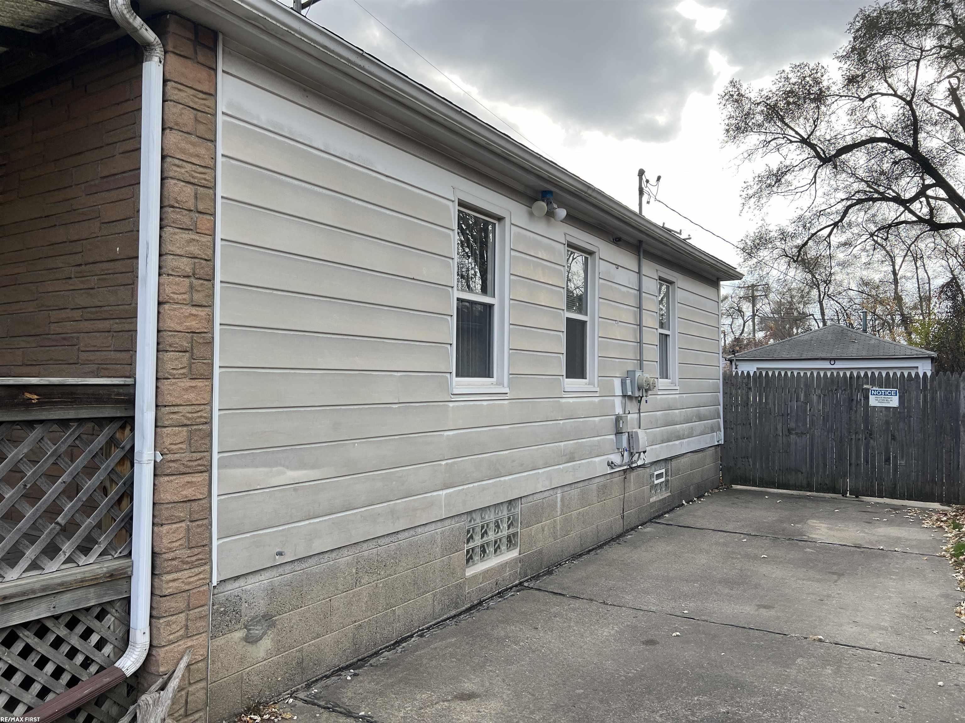 11568 Maxwell Avenue Property Photo 3