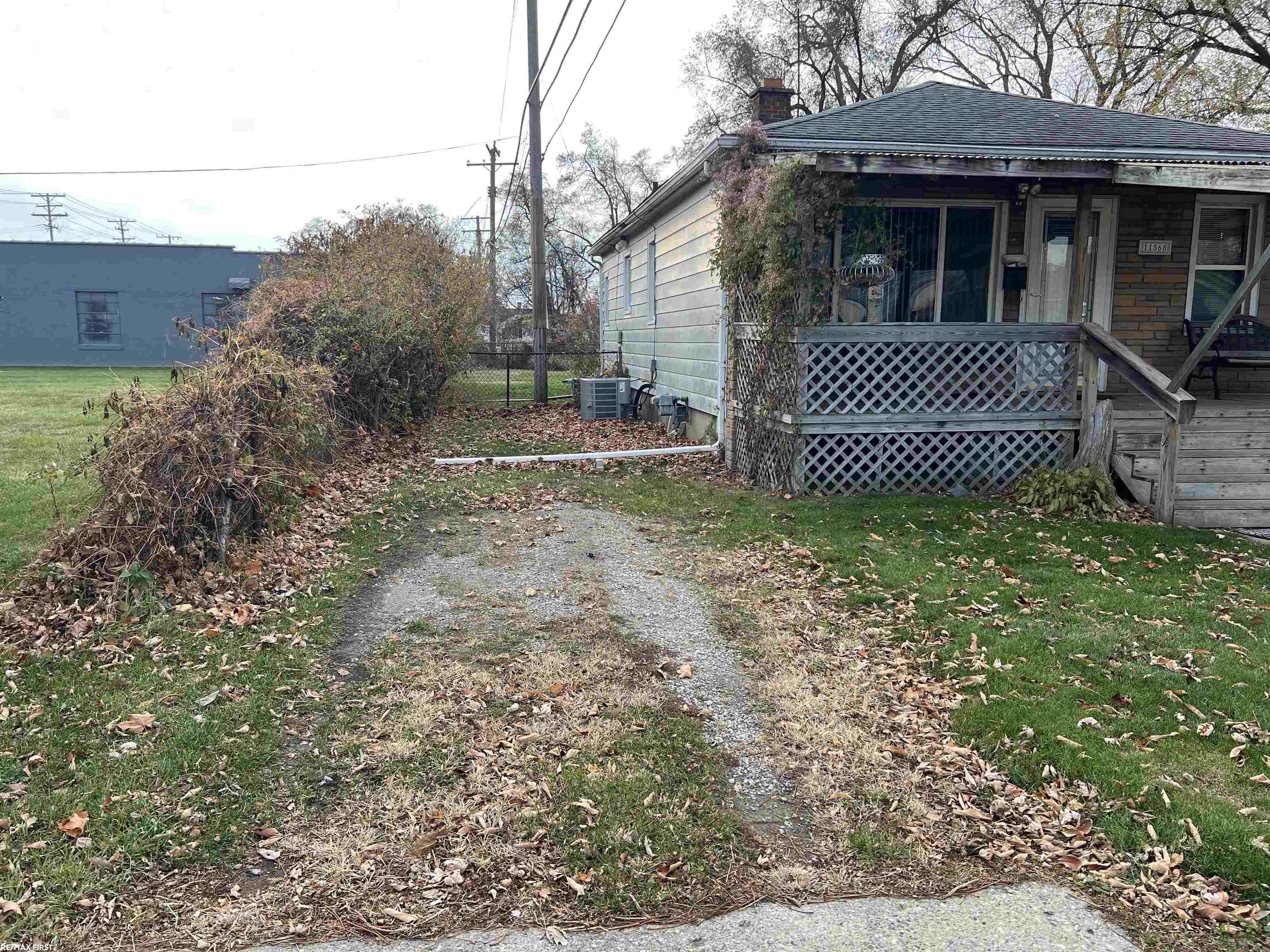 11568 Maxwell Avenue Property Photo 6