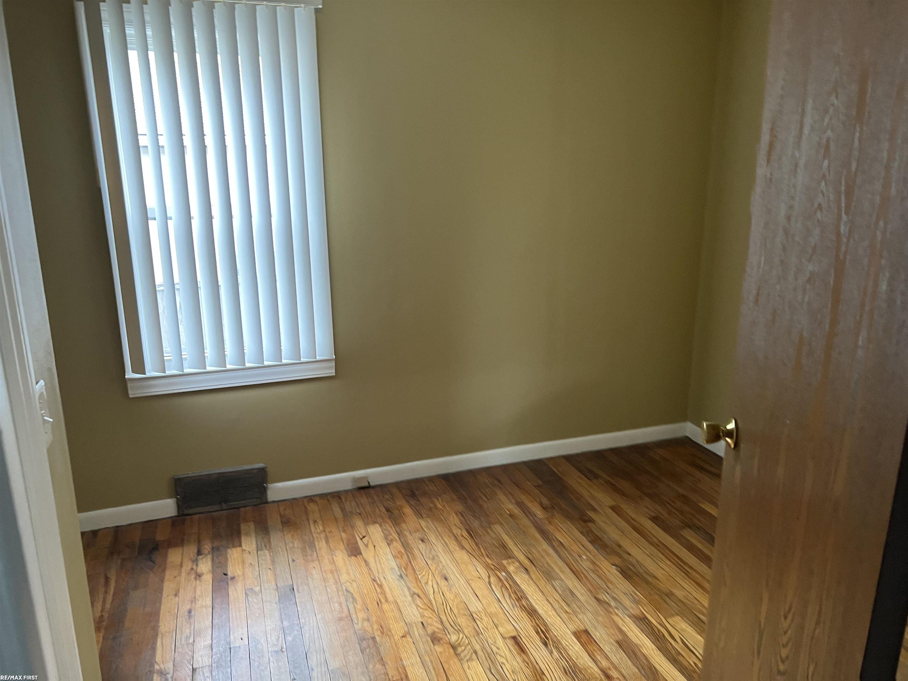 11568 Maxwell Avenue Property Photo 8