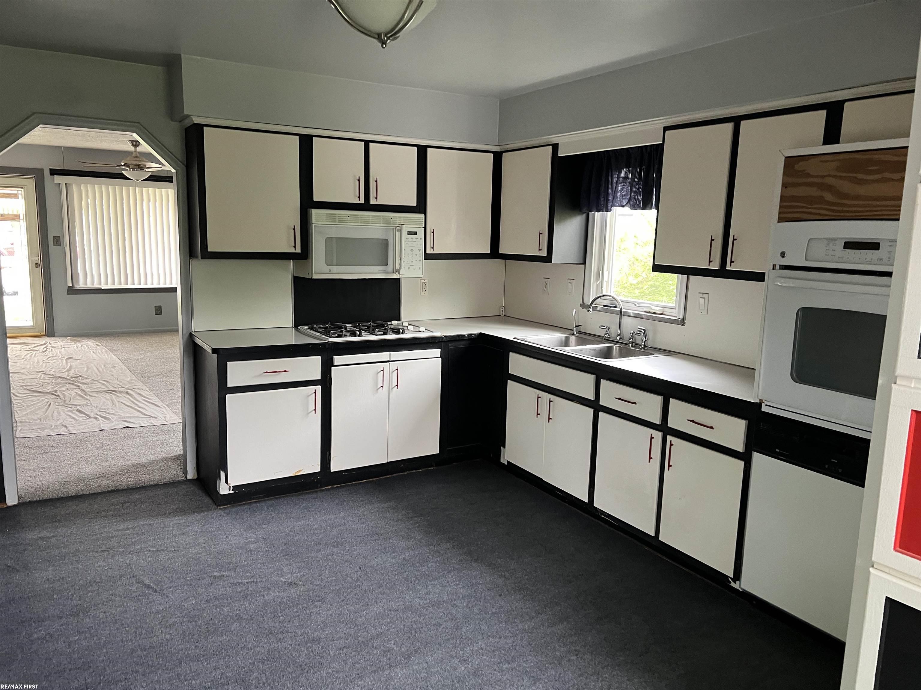 11568 Maxwell Avenue Property Photo 11