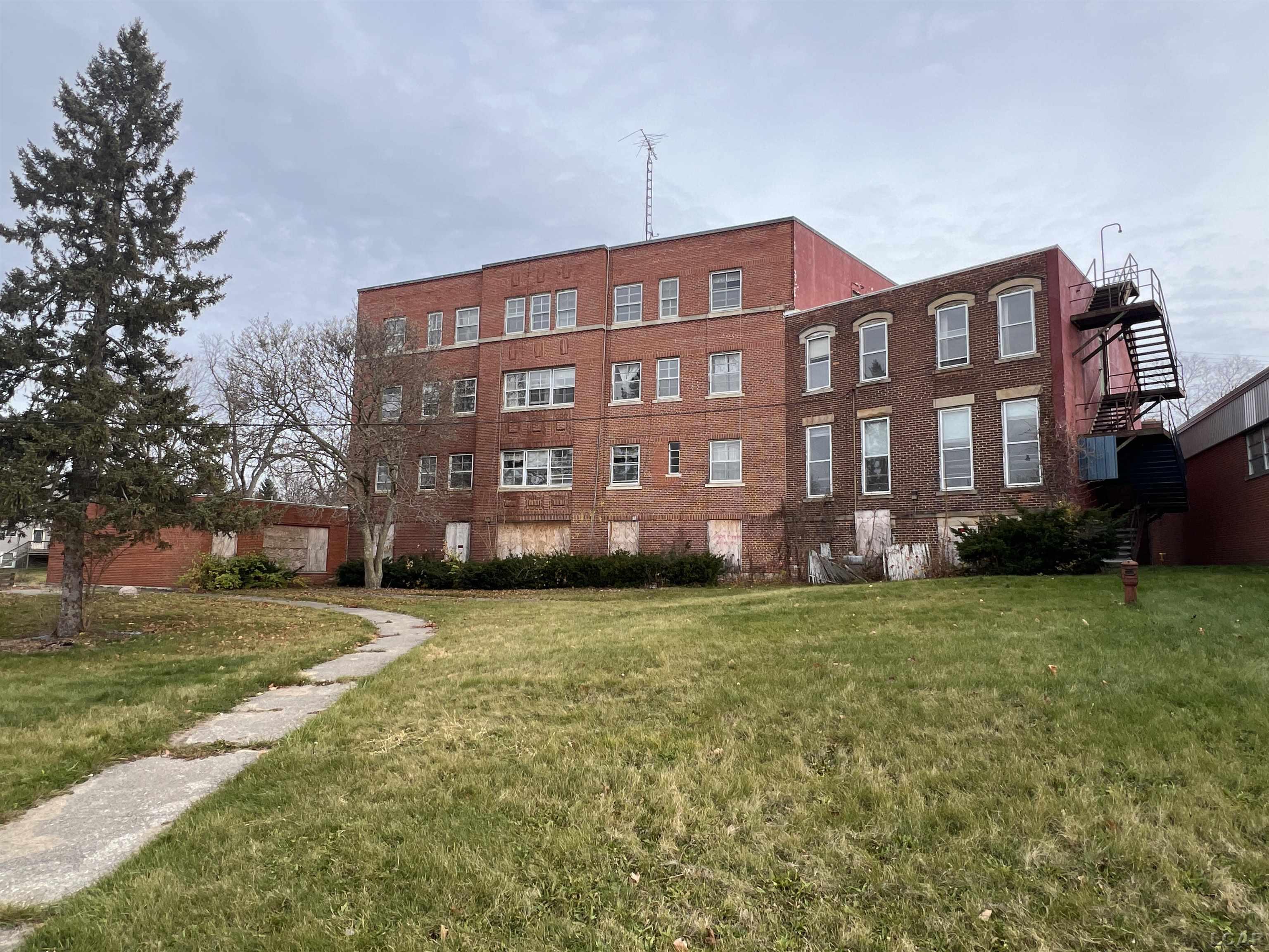 120 North Locust Street Property Photo 1