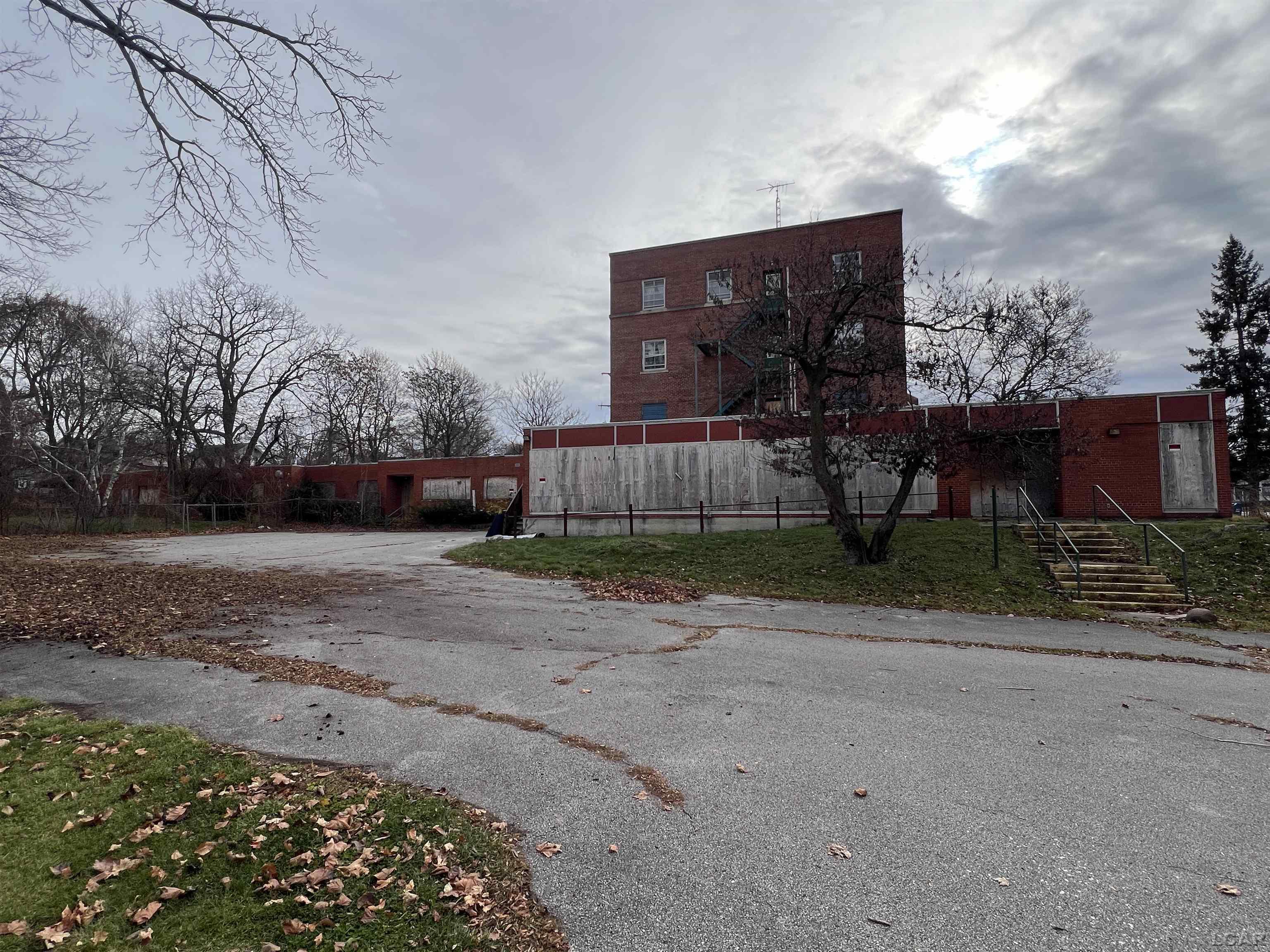 120 North Locust Street Property Photo 2