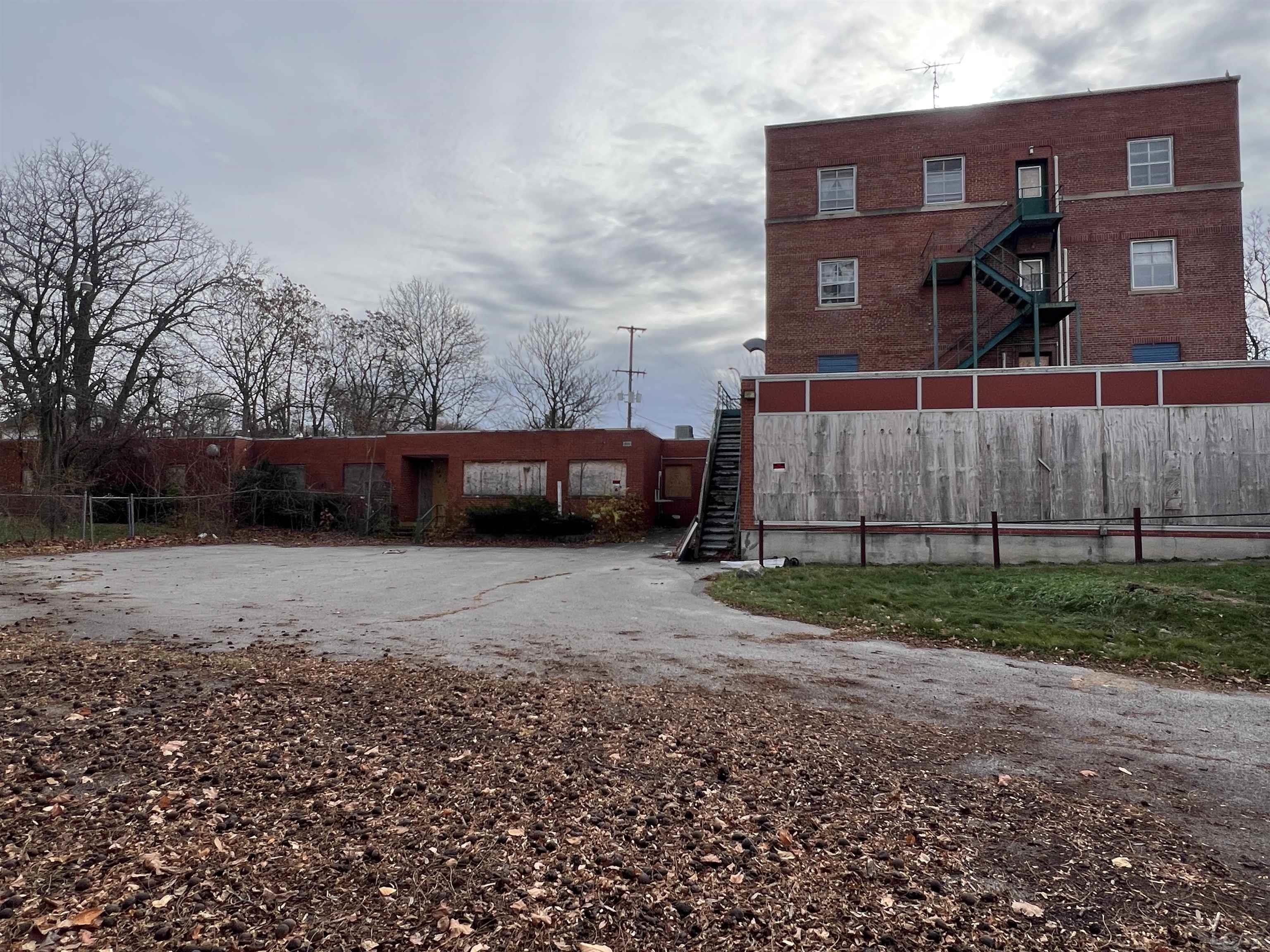 120 North Locust Street Property Photo 3