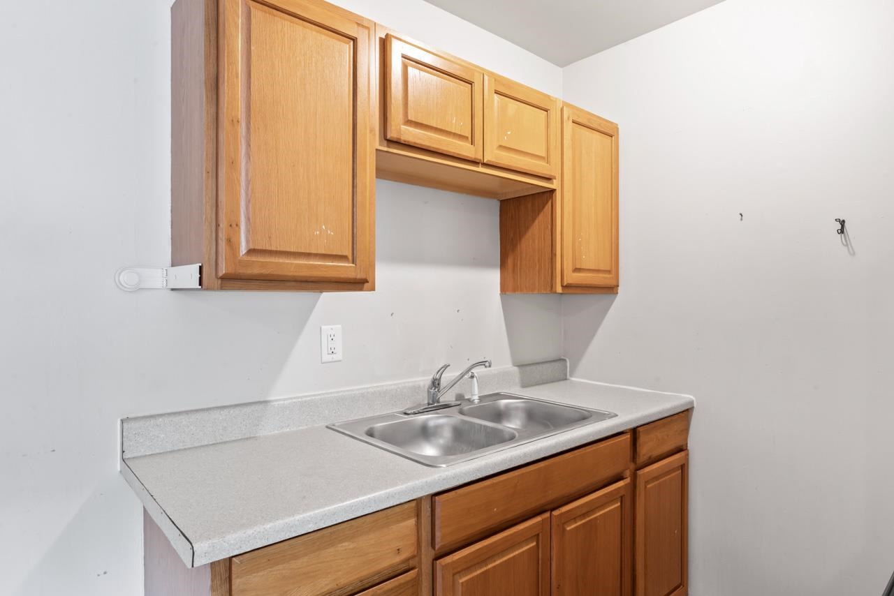 828 North Apt. #12 Street Property Photo 7