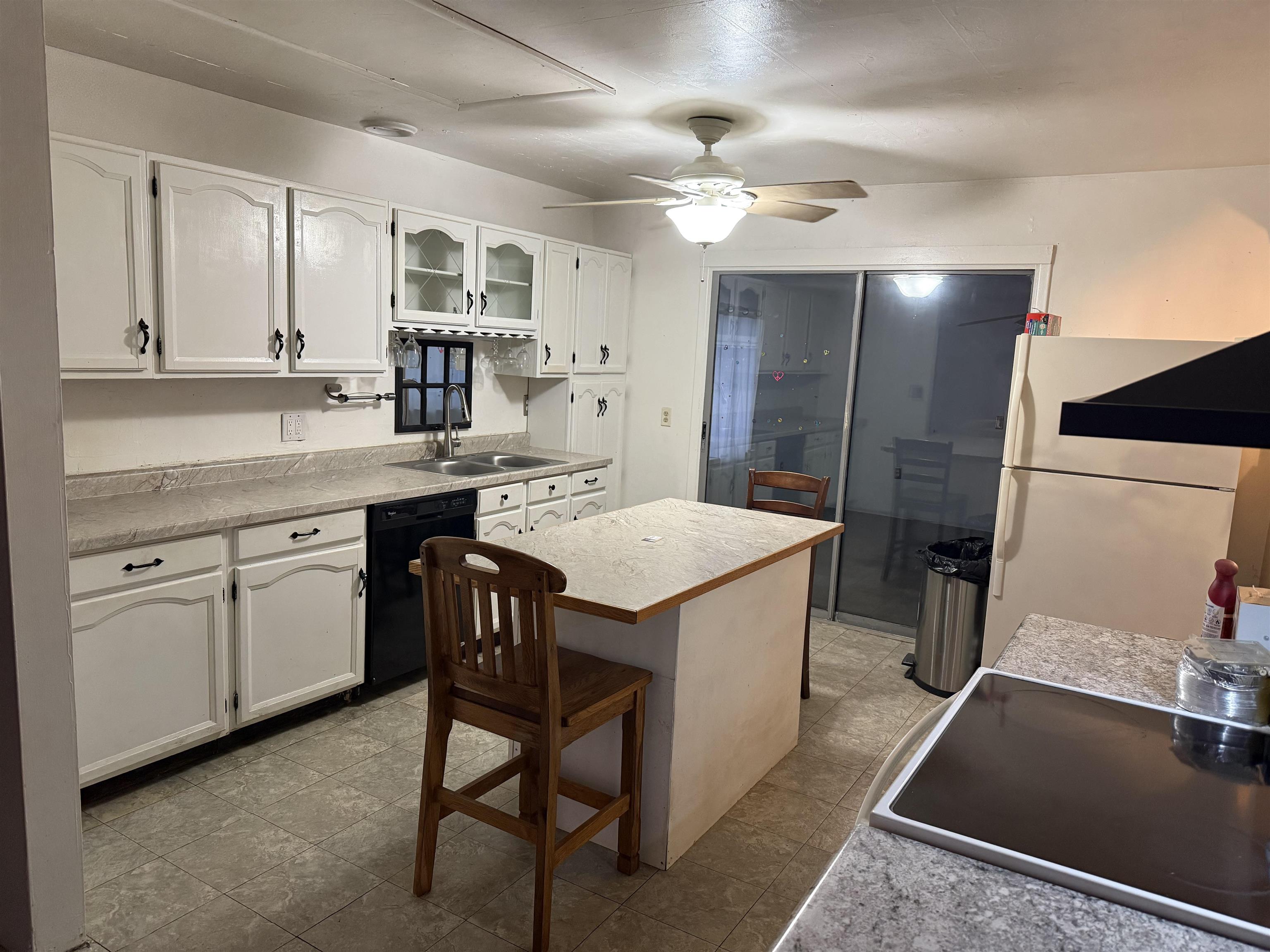 704 Isham Street Property Photo 3