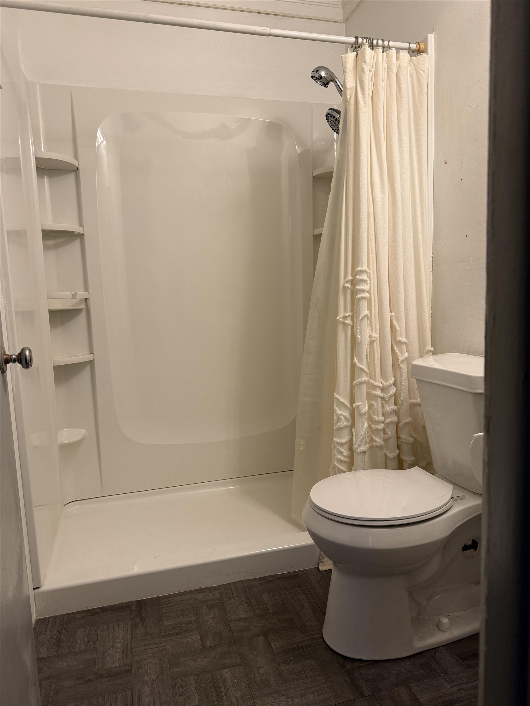704 Isham Street Property Photo 9