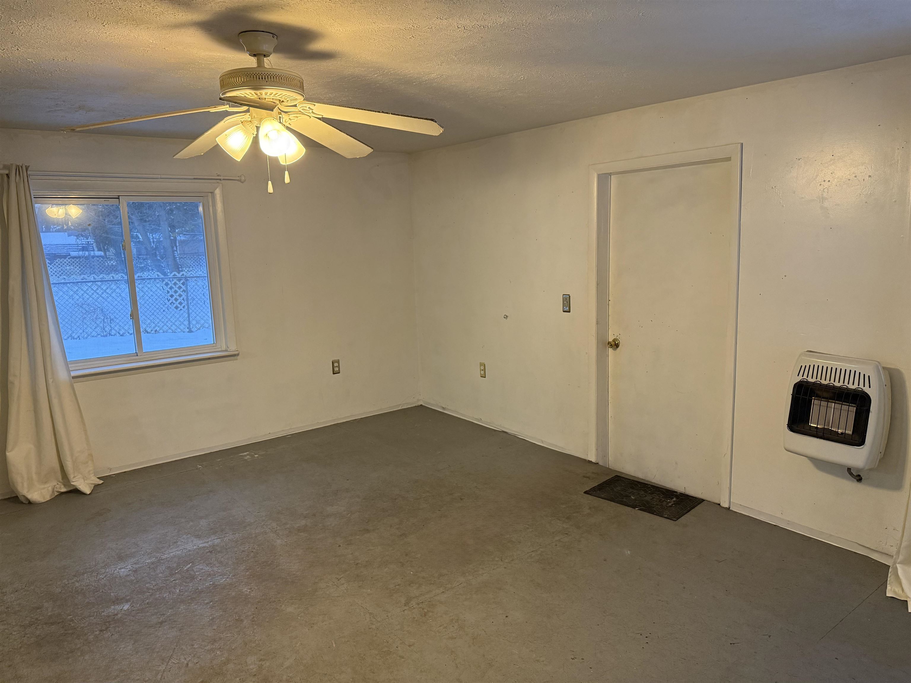 704 Isham Street Property Photo 12