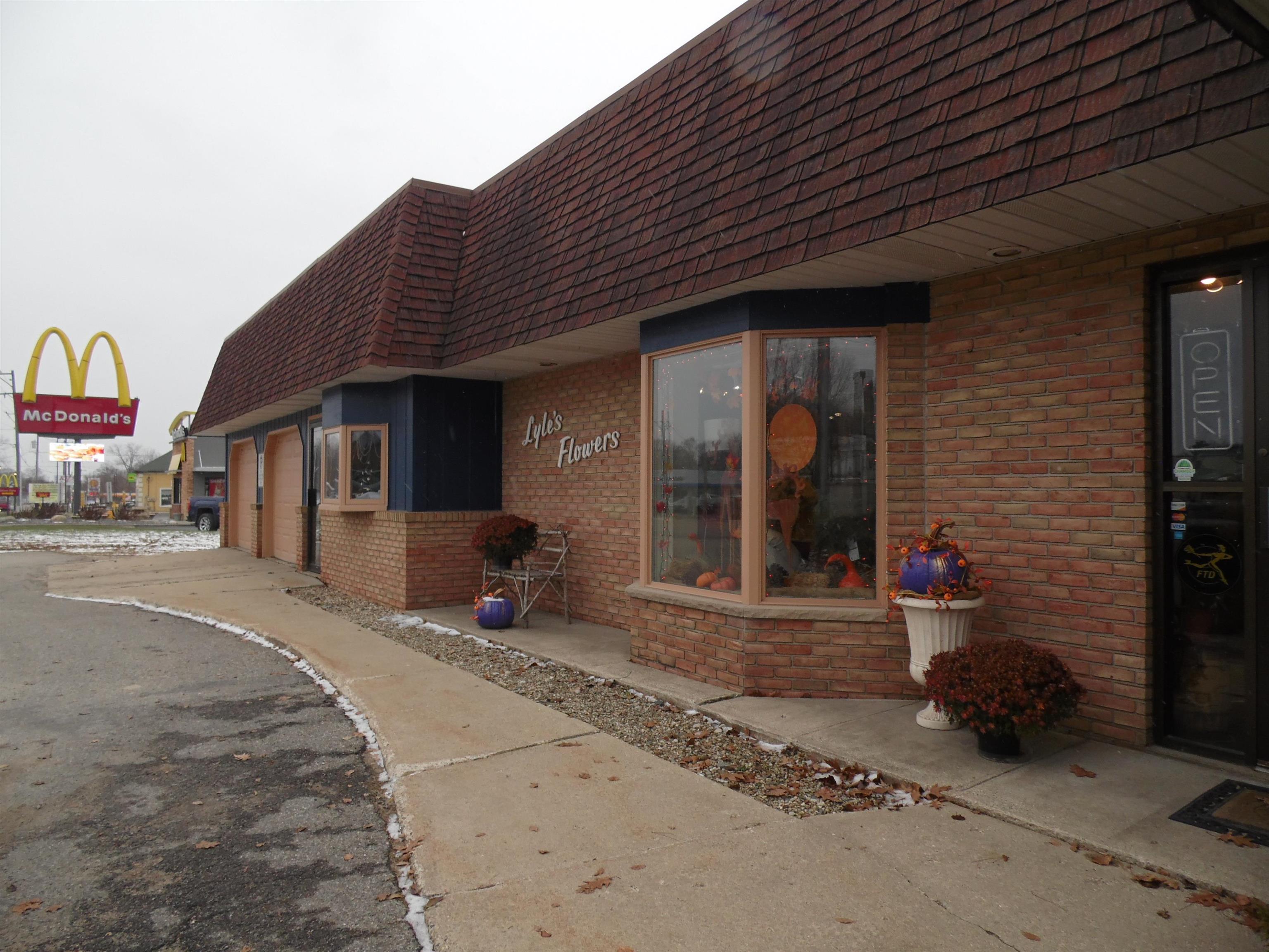 1109 W Cedar Avenue Property Photo 2