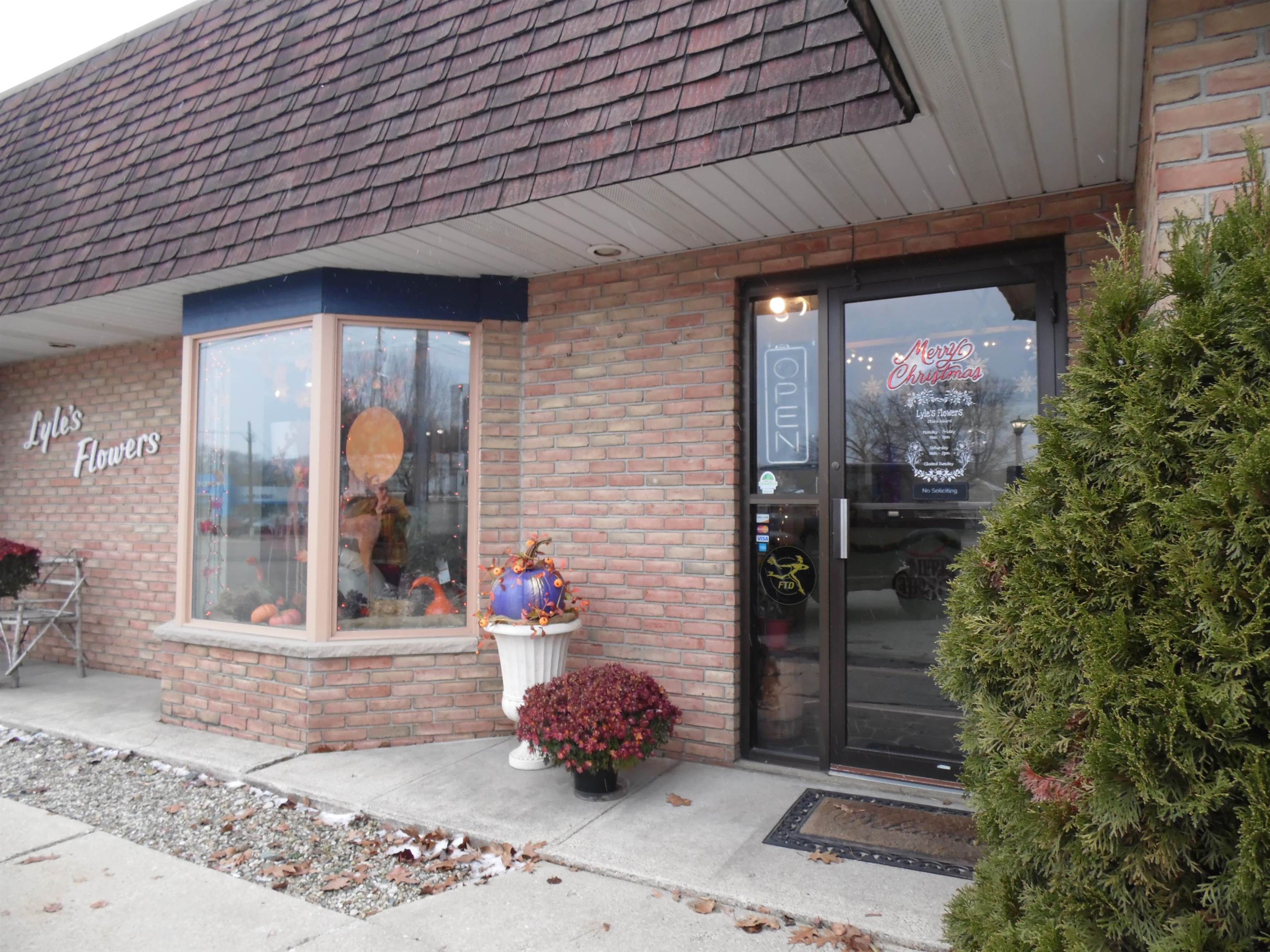 1109 W Cedar Avenue Property Photo 4