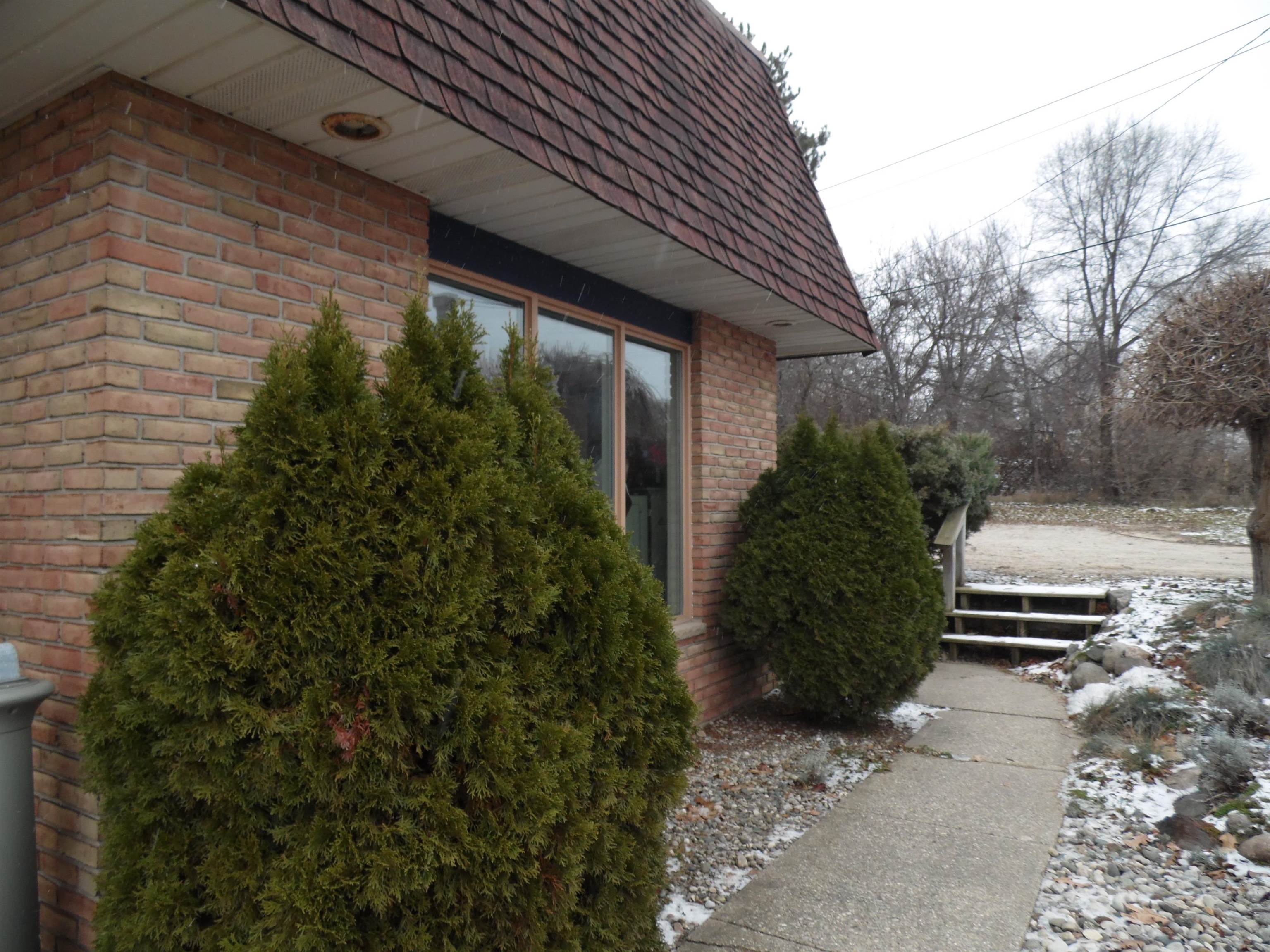 1109 W Cedar Avenue Property Photo 7