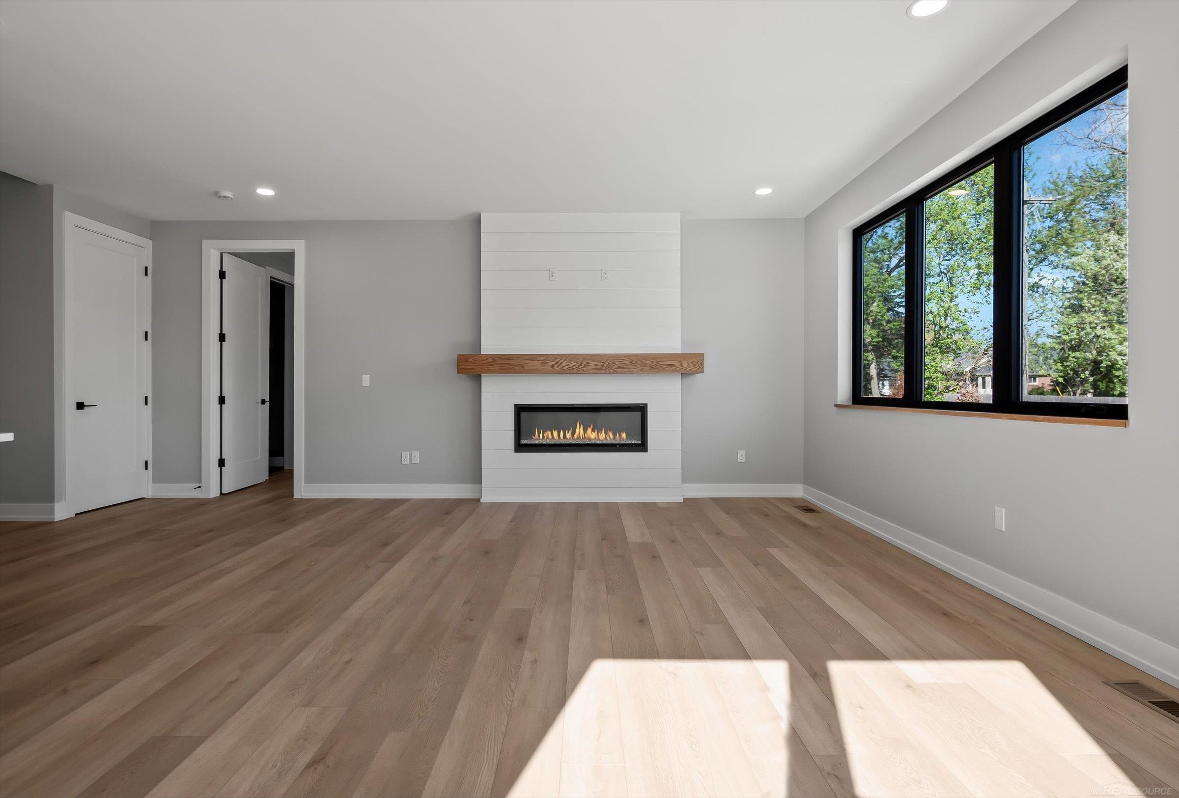5829 Heights Drive Property Photo 3