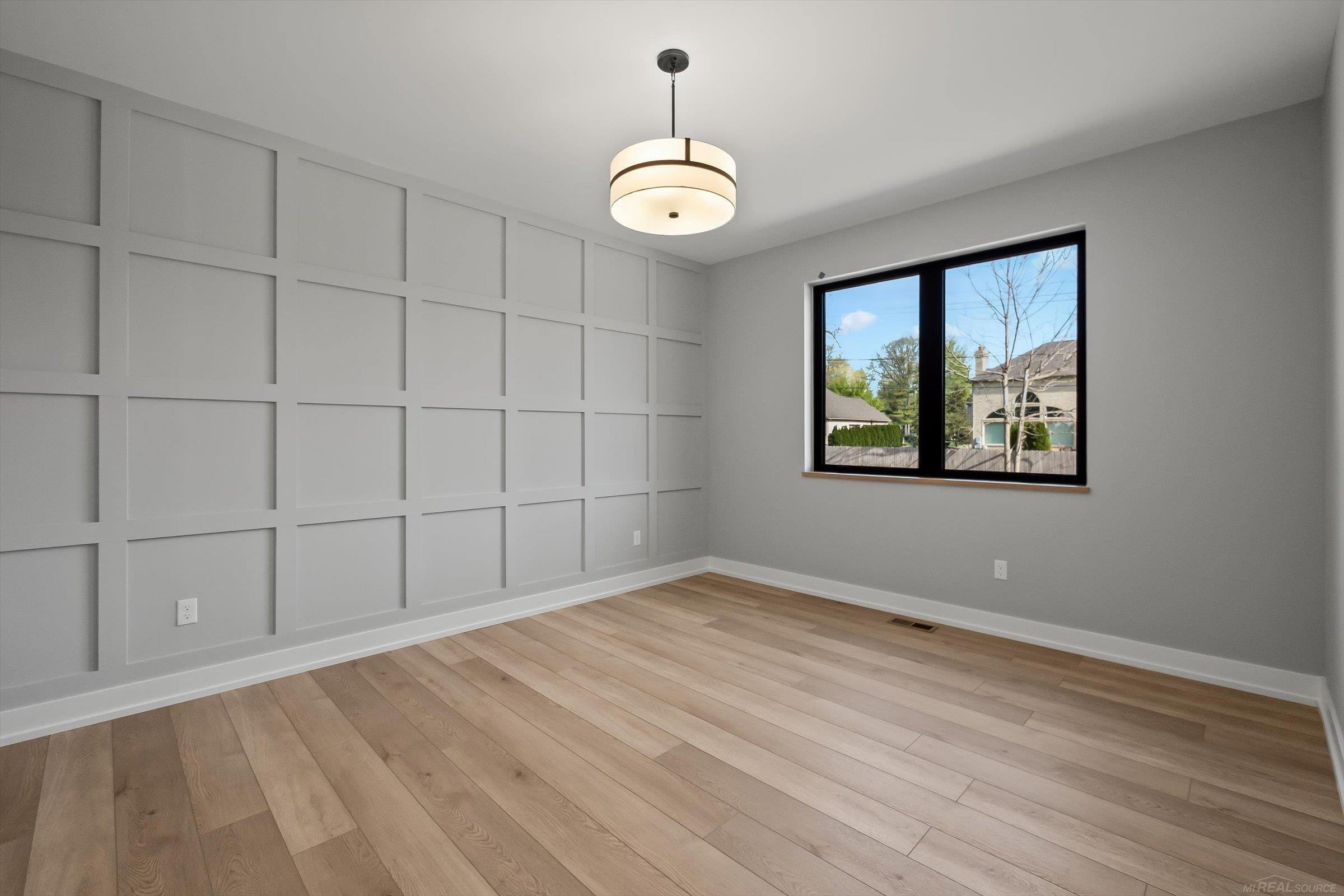 5829 Heights Drive Property Photo 10