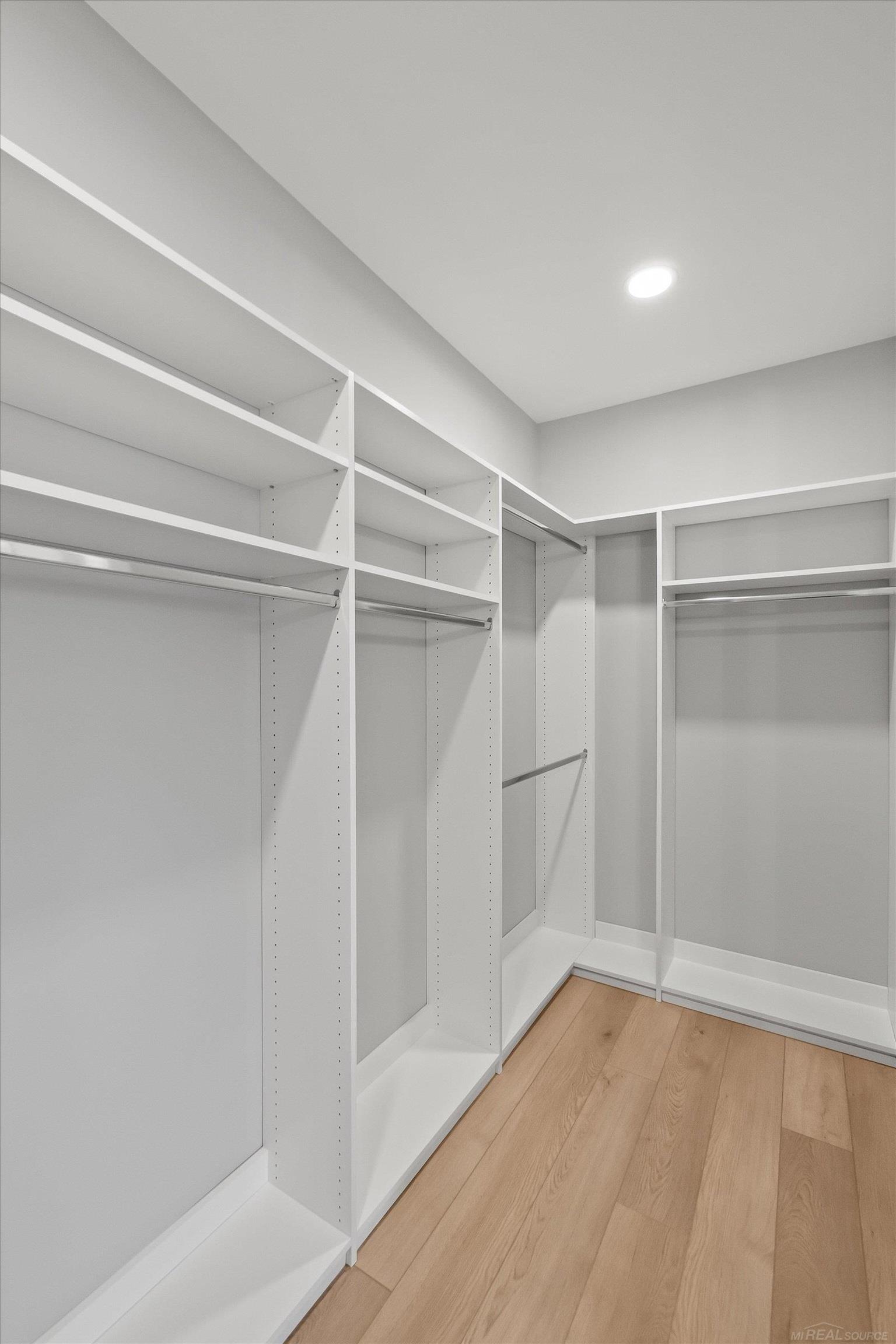 5829 Heights Drive Property Photo 12