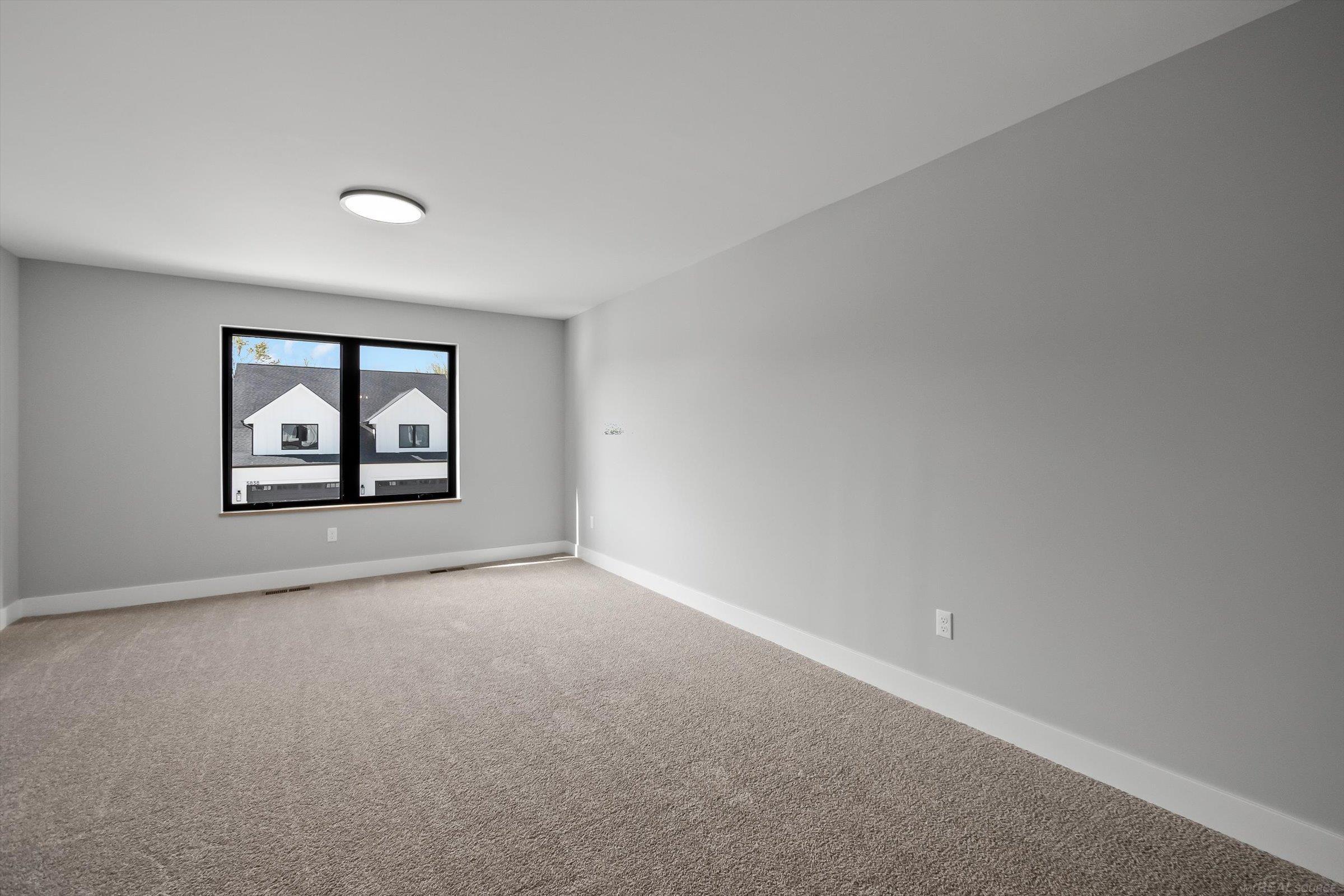 5829 Heights Drive Property Photo 17