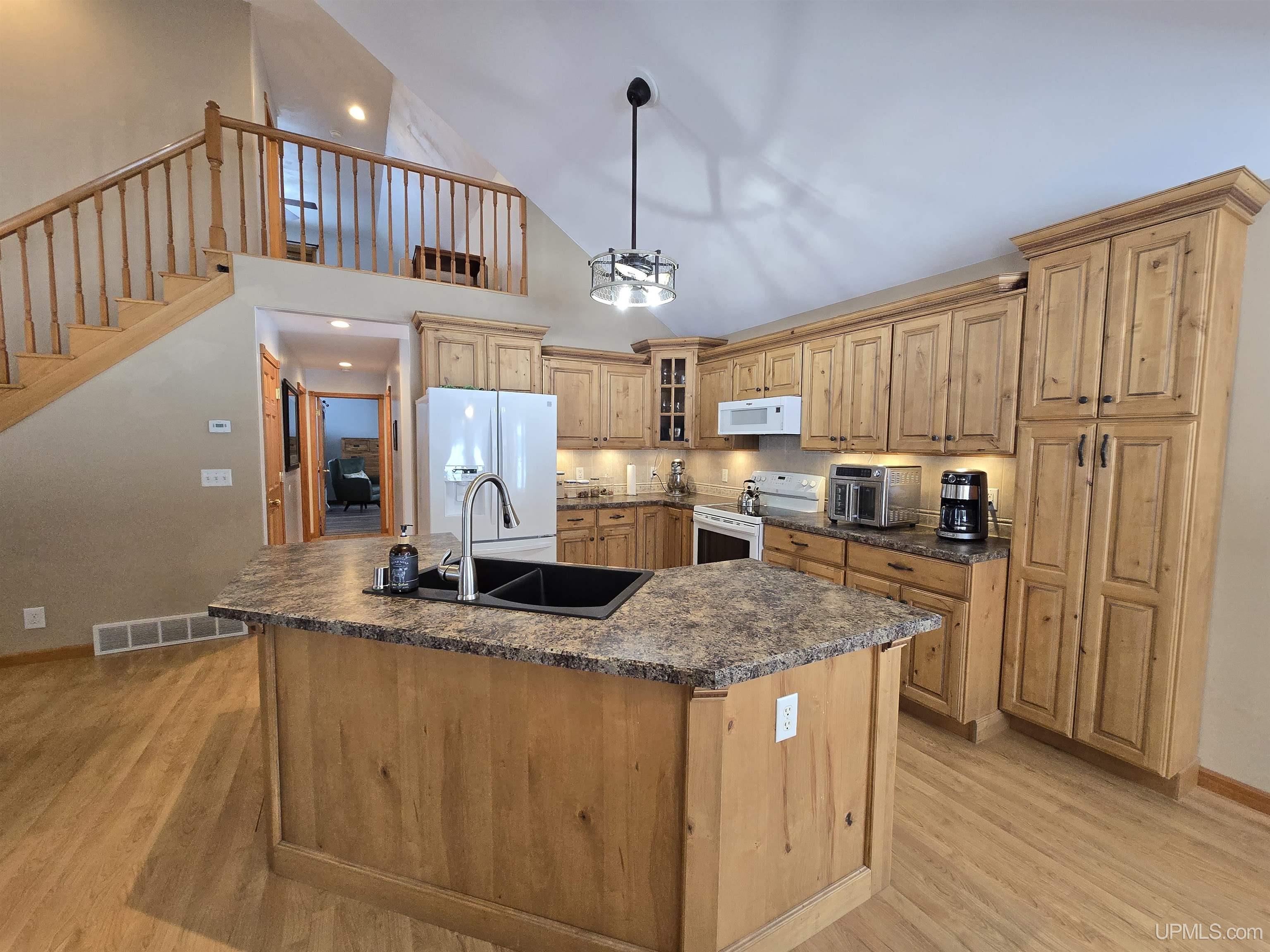 18217 2nd Sand Beach Road Property Photo 4