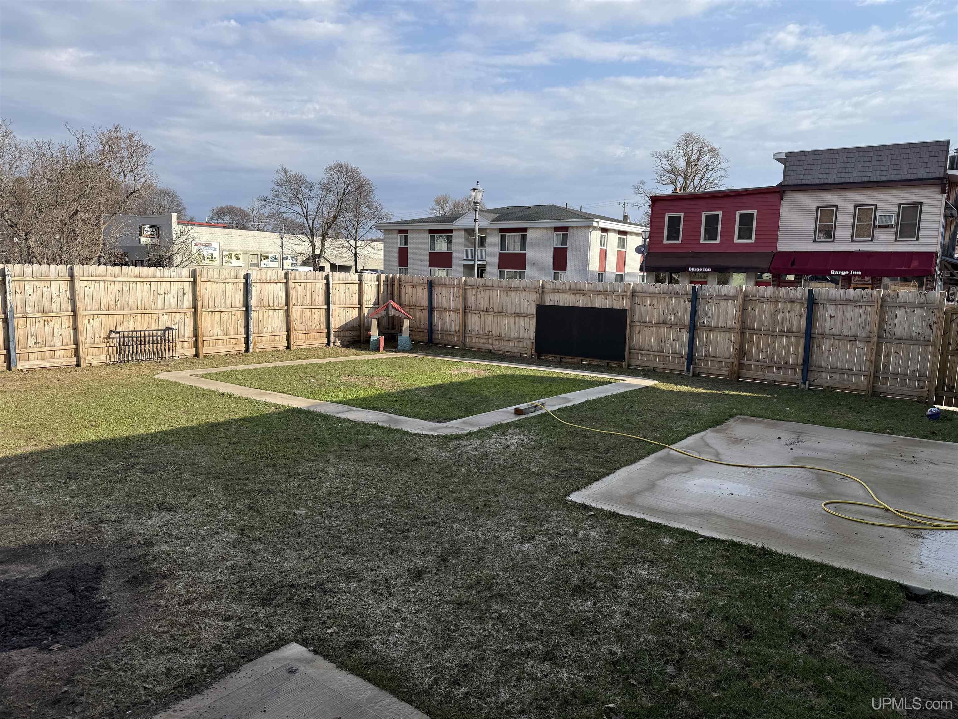 201 W Superior Street Property Photo 21