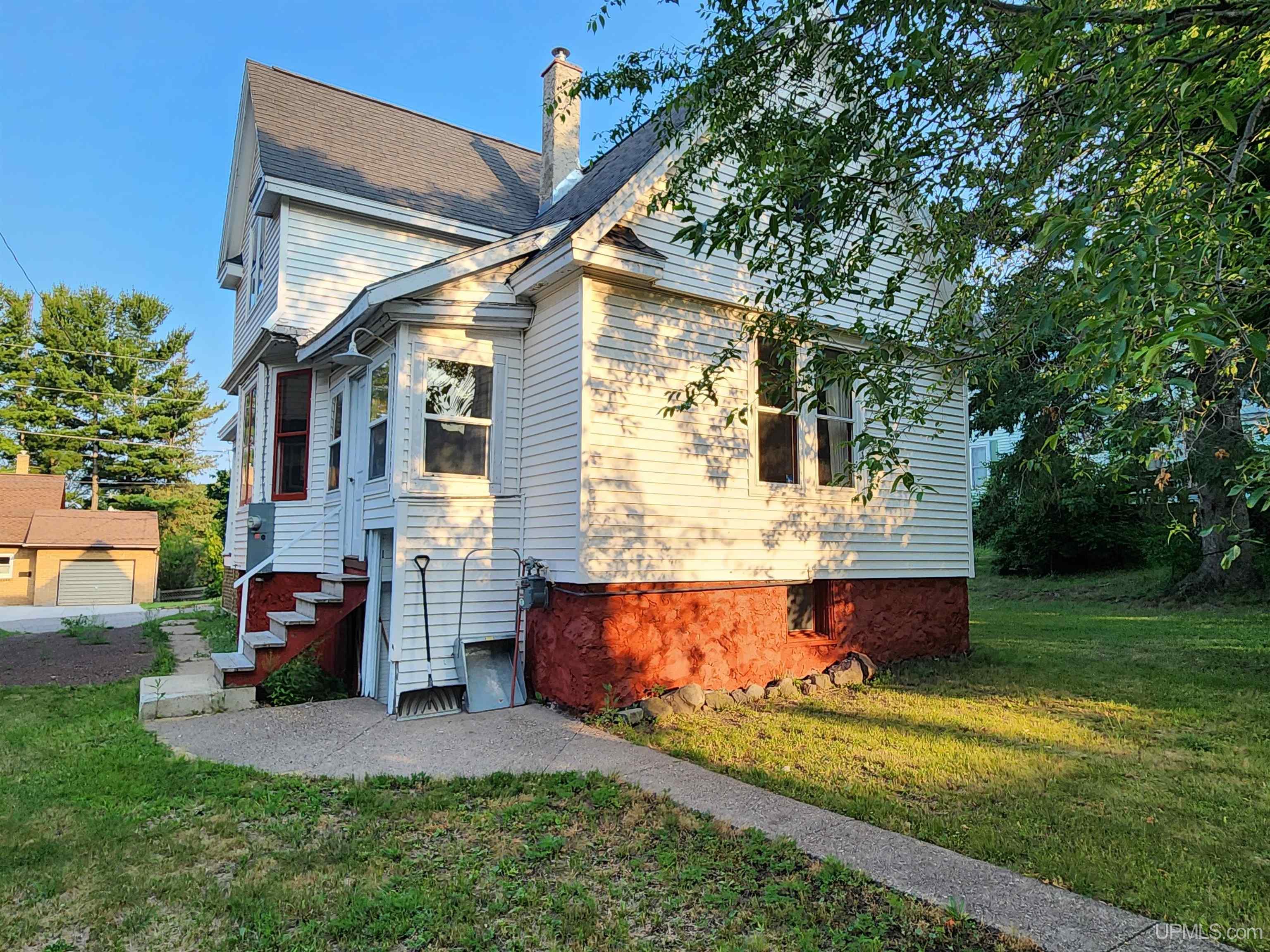 1115 Summit Street Property Photo 1