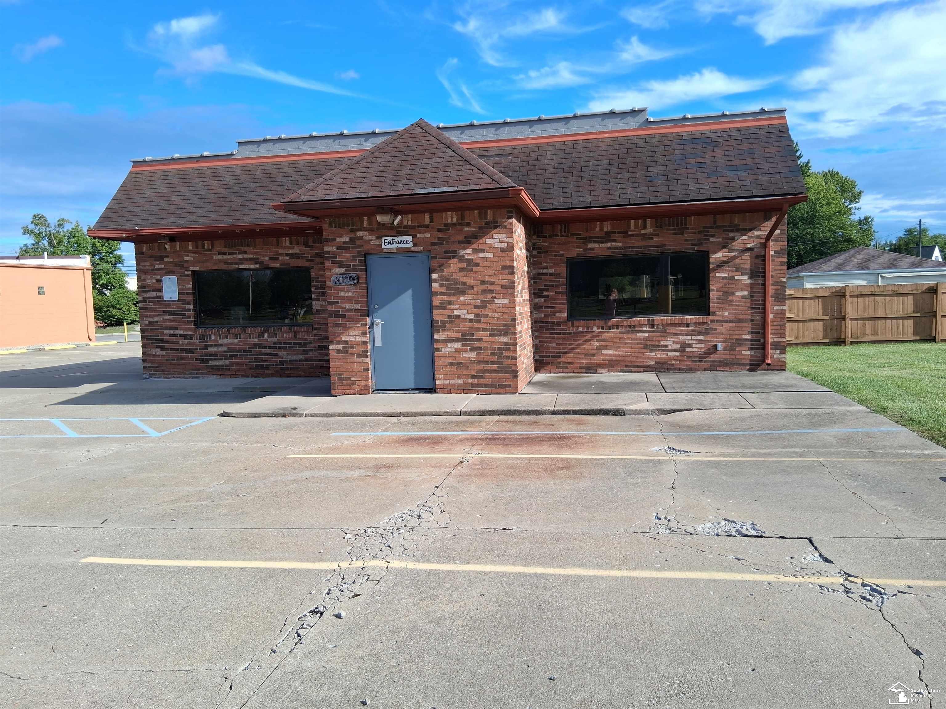 1090 N Dixie Highway