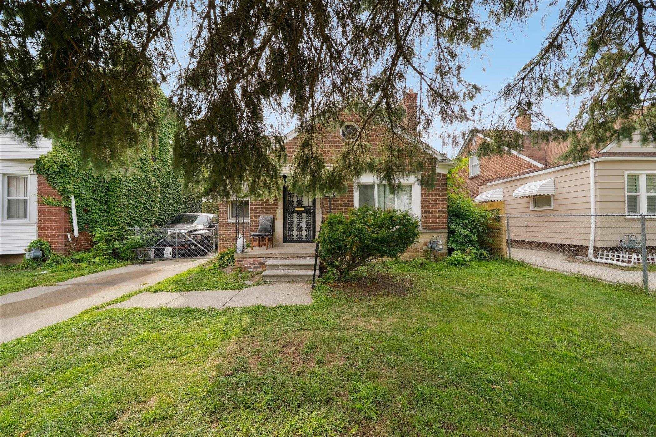 15335 Vaughan Street Property Photo 2