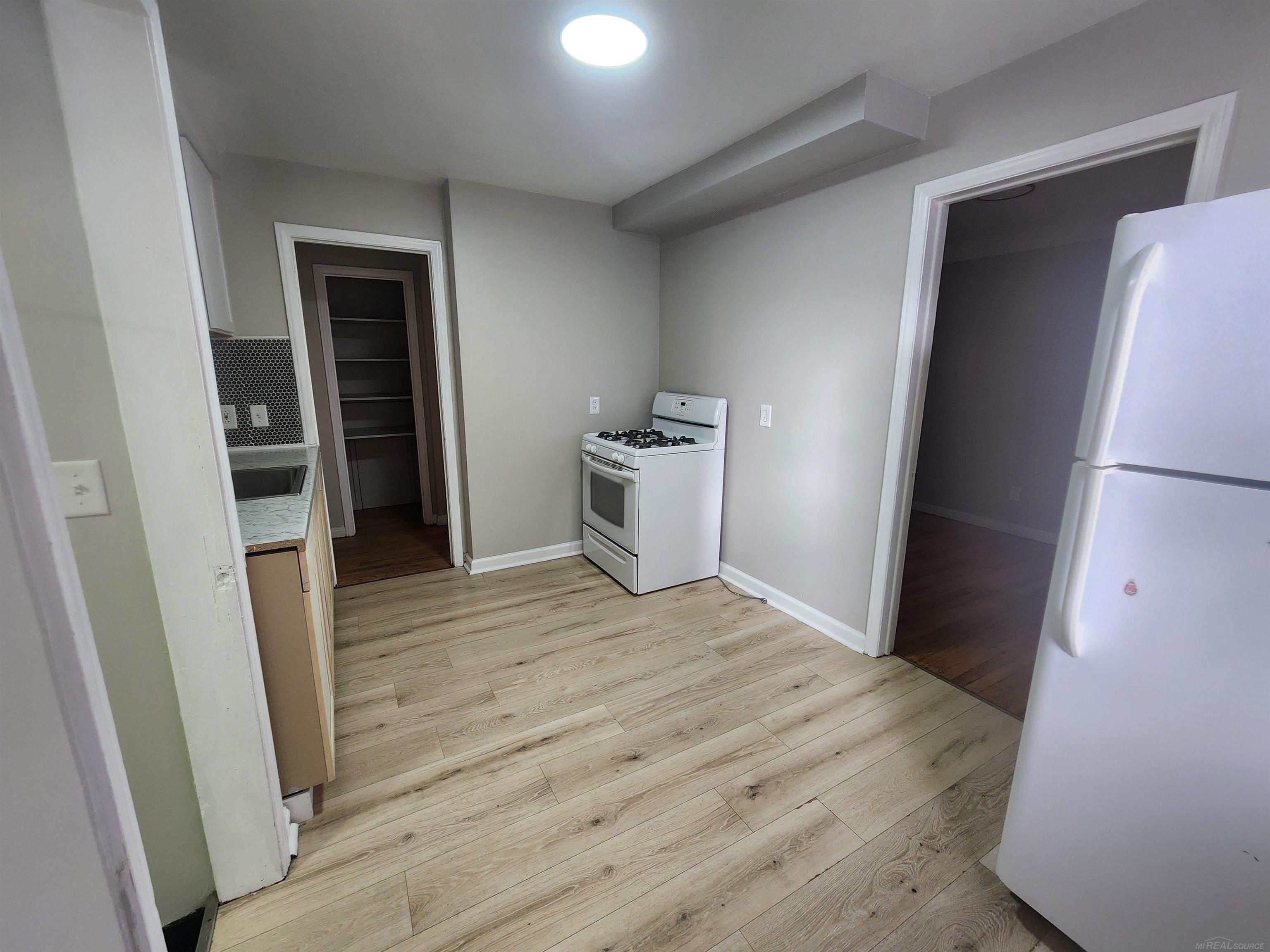 15335 Vaughan Street Property Photo 3