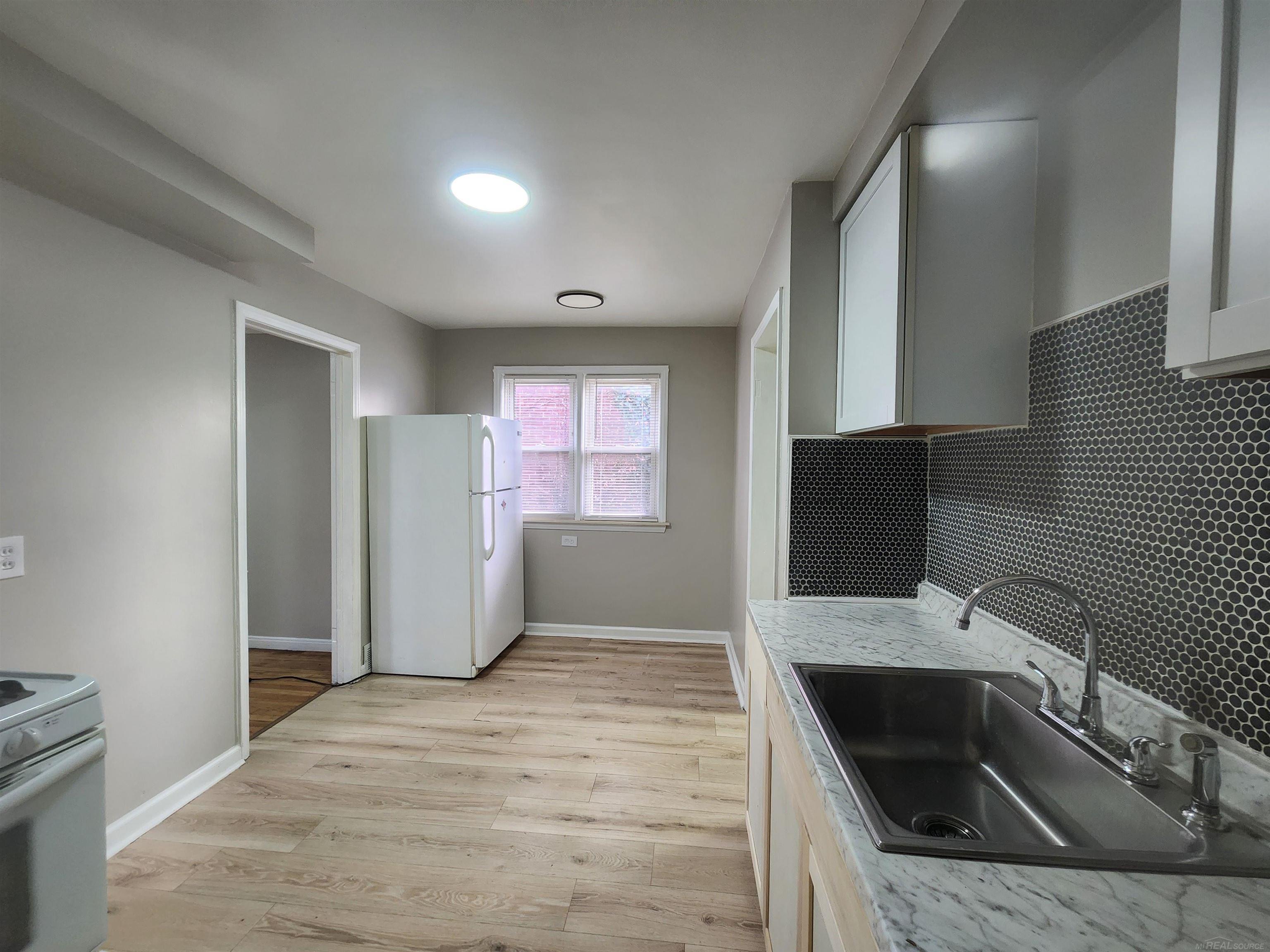 15335 Vaughan Street Property Photo 4