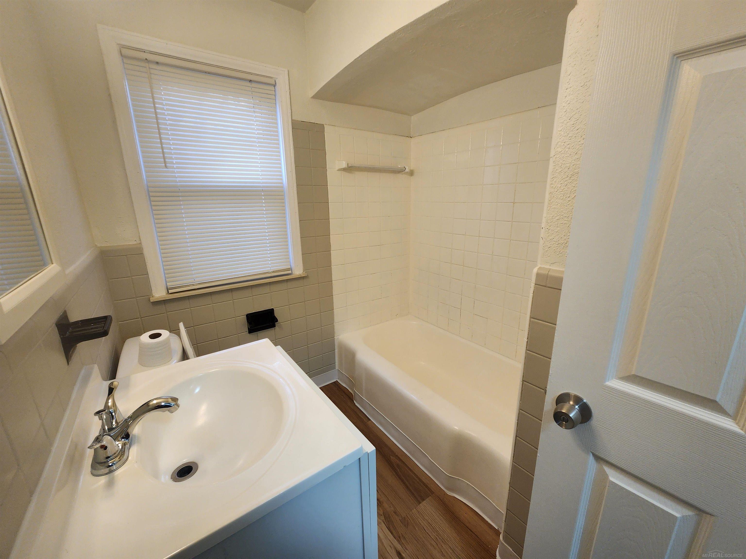15335 Vaughan Street Property Photo 9