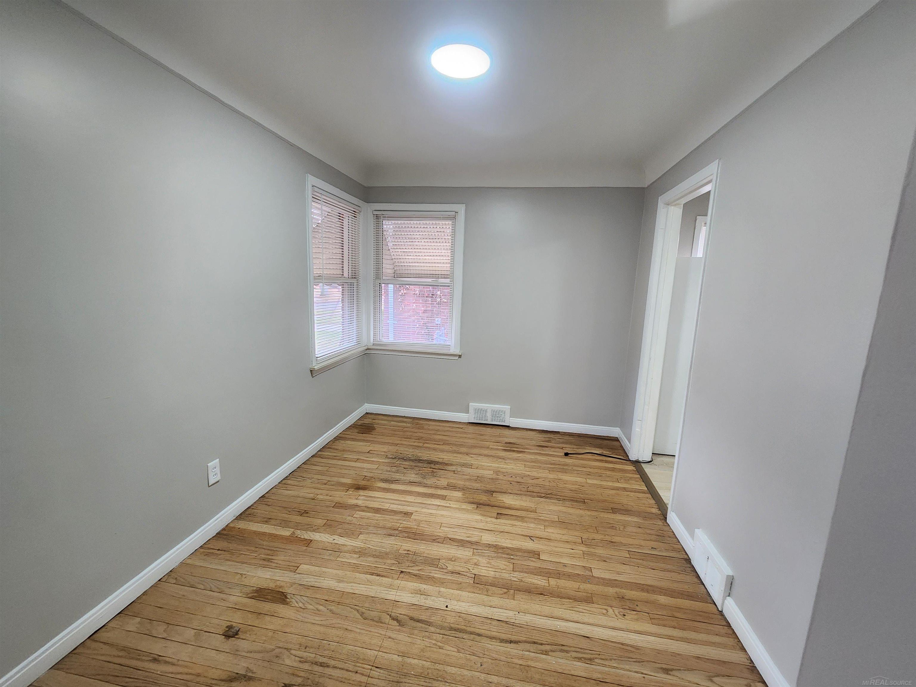 15335 Vaughan Street Property Photo 10