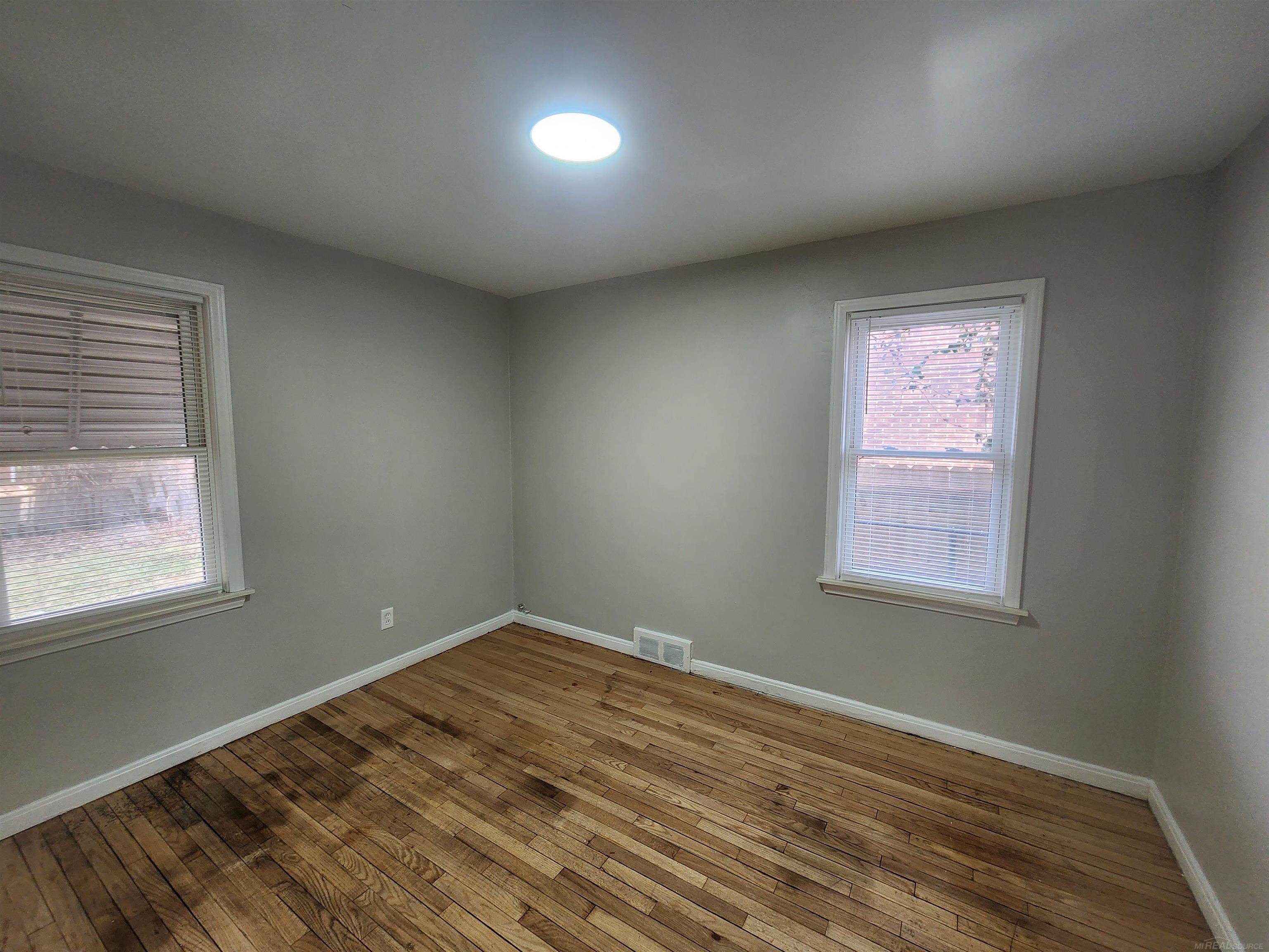 15335 Vaughan Street Property Photo 11
