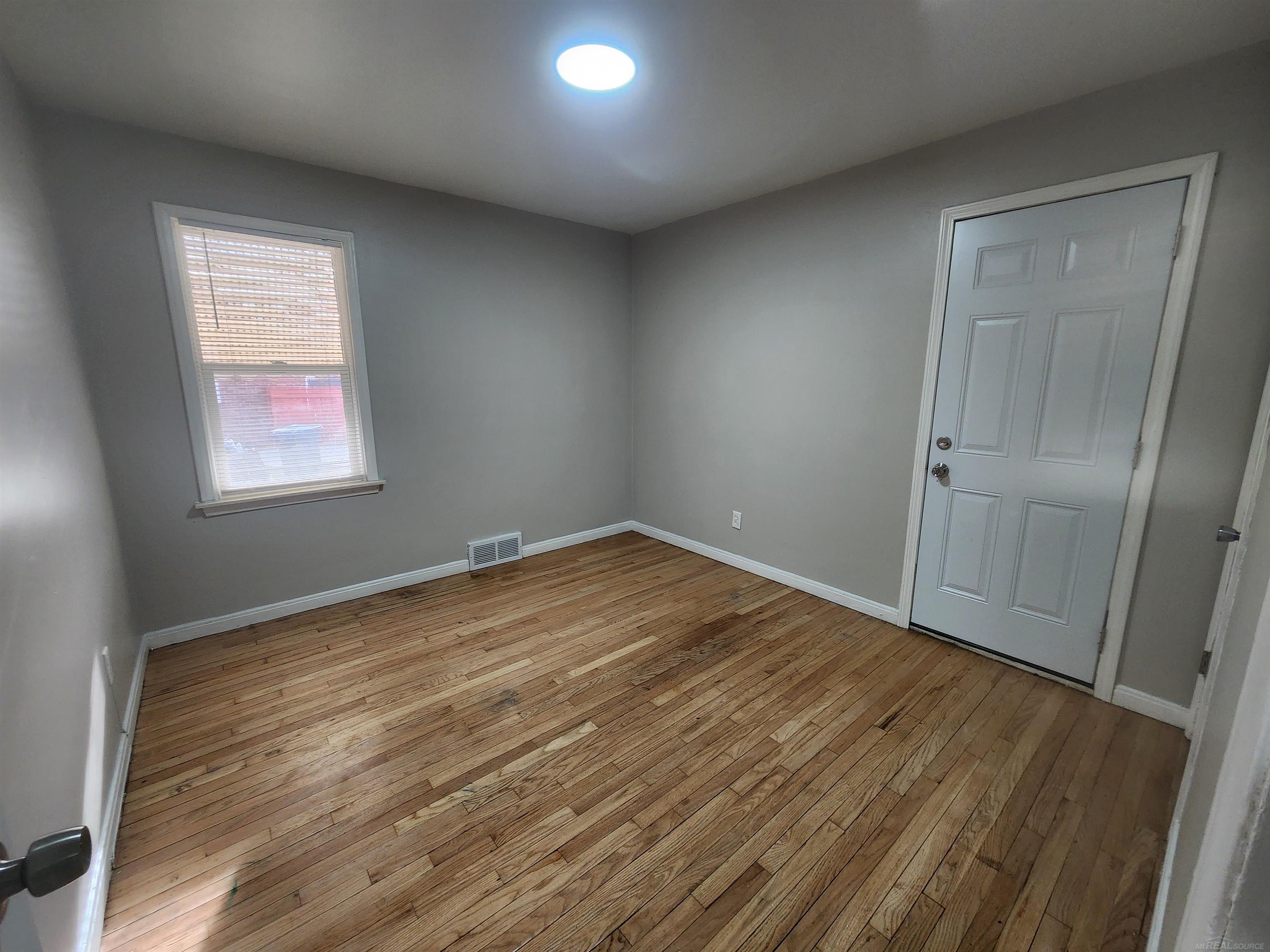 15335 Vaughan Street Property Photo 12