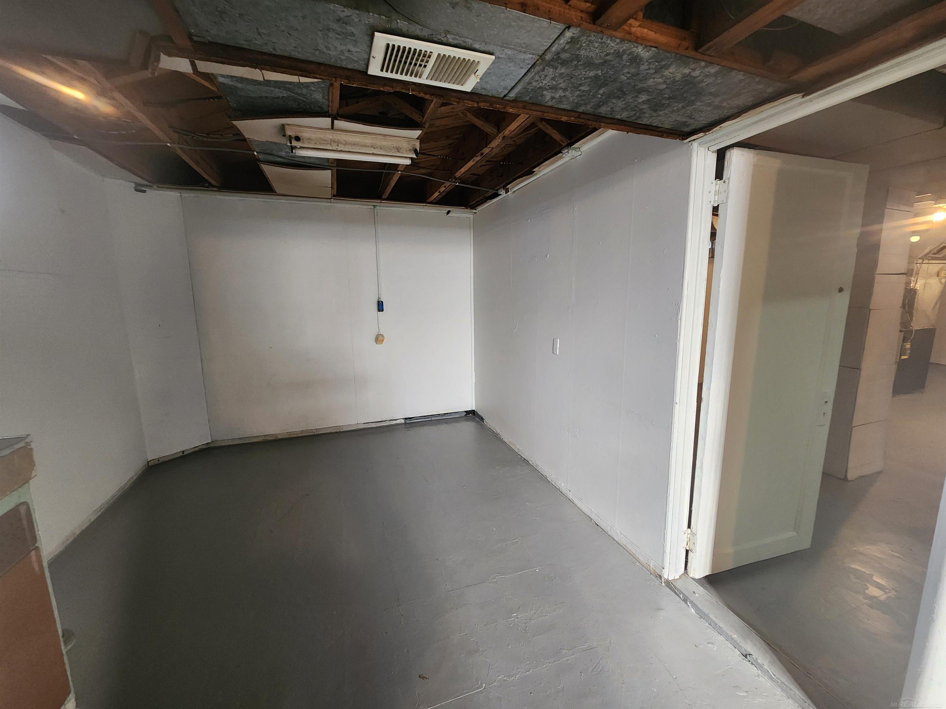 15335 Vaughan Street Property Photo 24